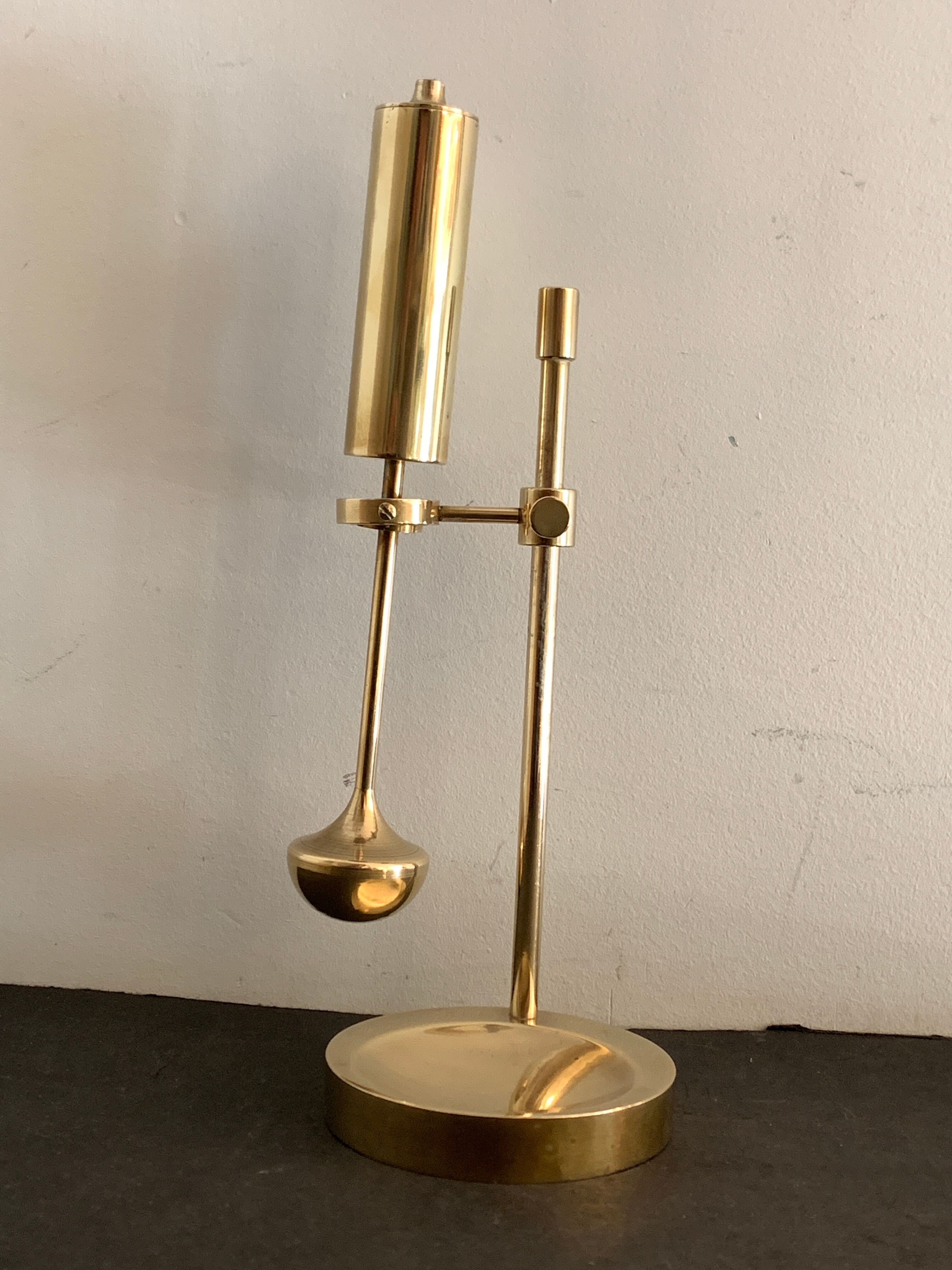 Marine gyroscopic oil lamp in polished solid brass, Ilse Ammonsen for Daproma, Denmark, 1950