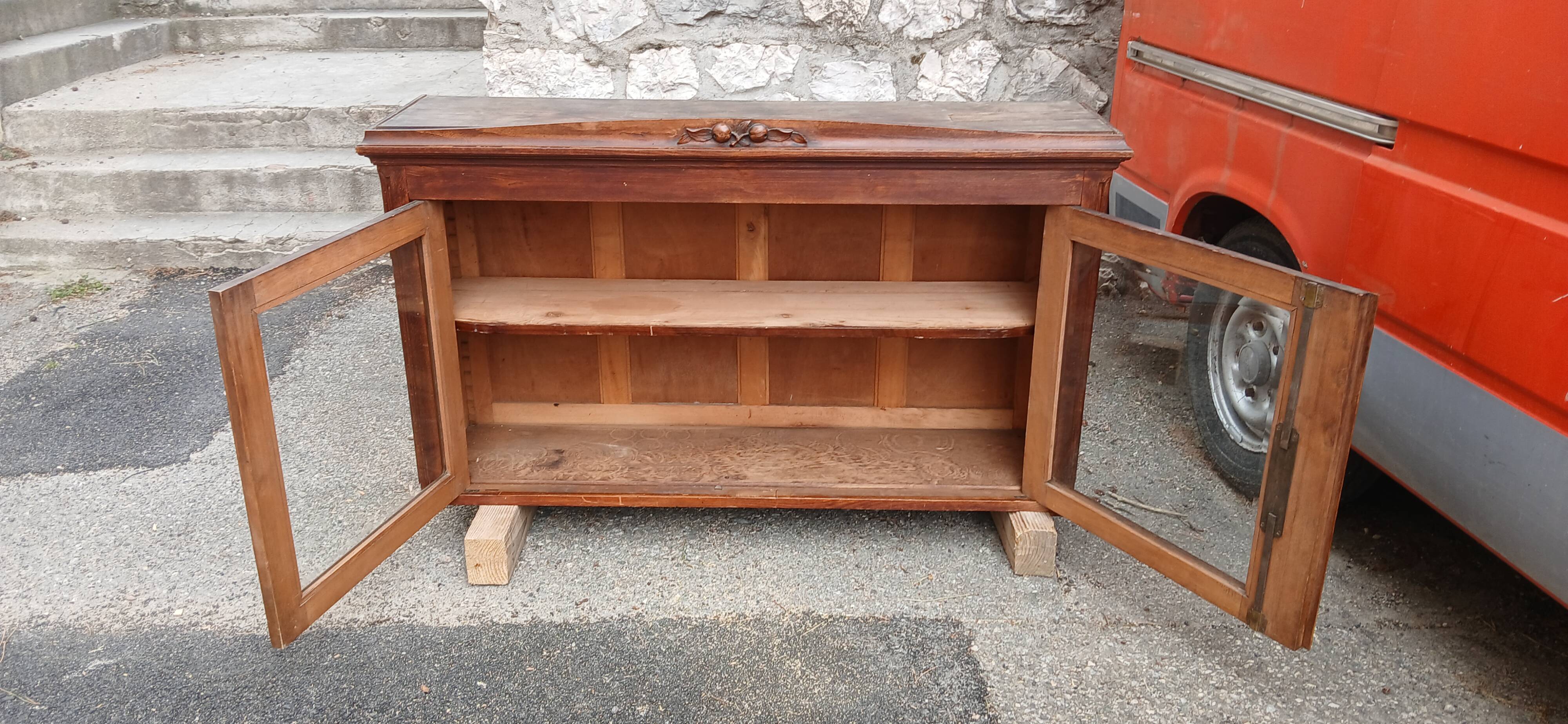 Dresser / display cabinet / sideboard top with beveled glass