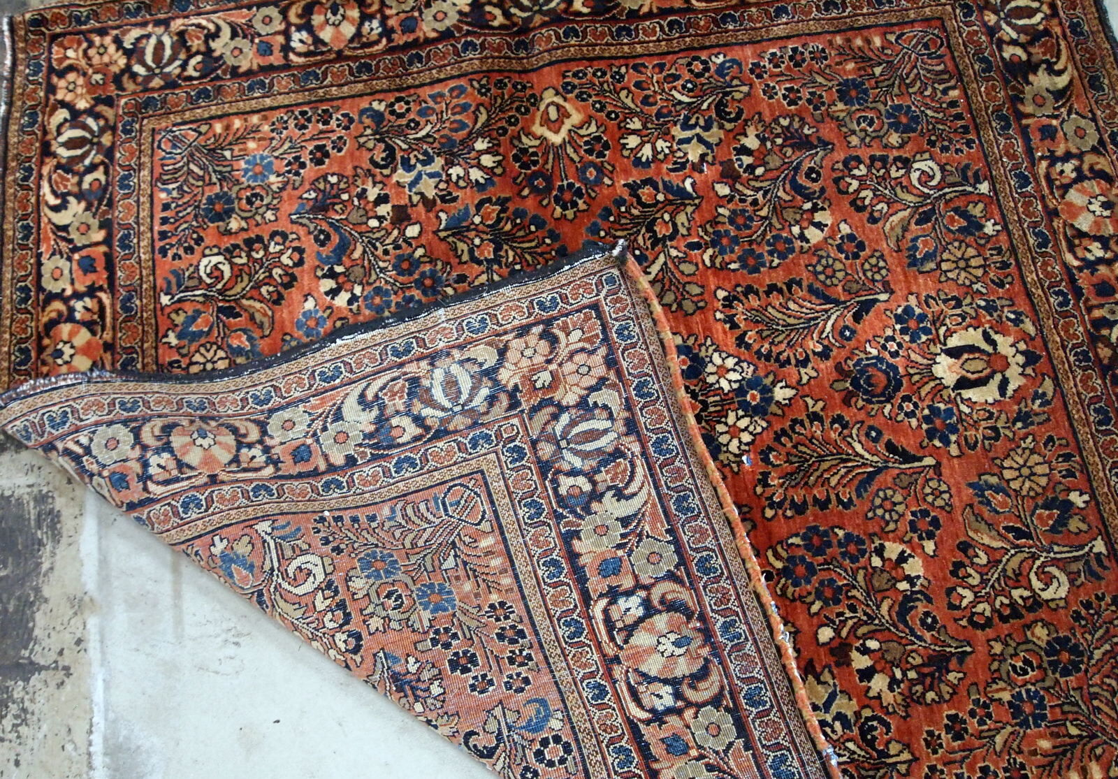 Handmade antique Persian Sarouk square rug 4.1'x 4.1' (125cm x 125cm) 1920s