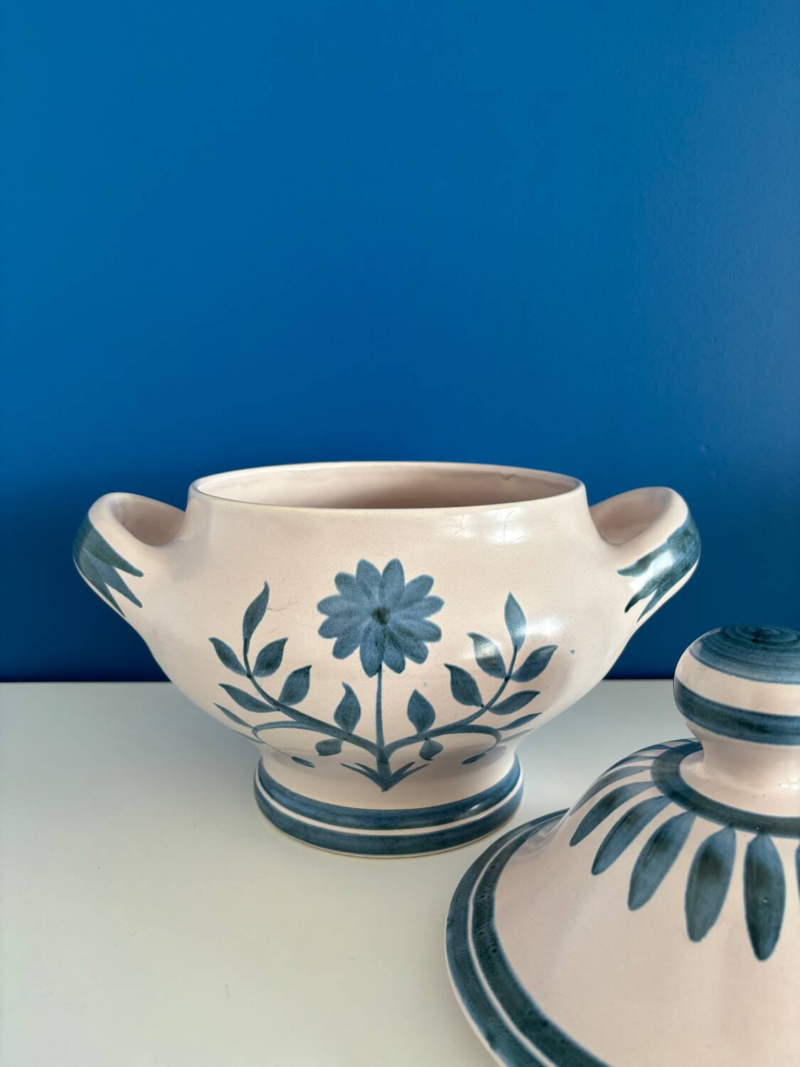 Soupière longchamp fleur bleu