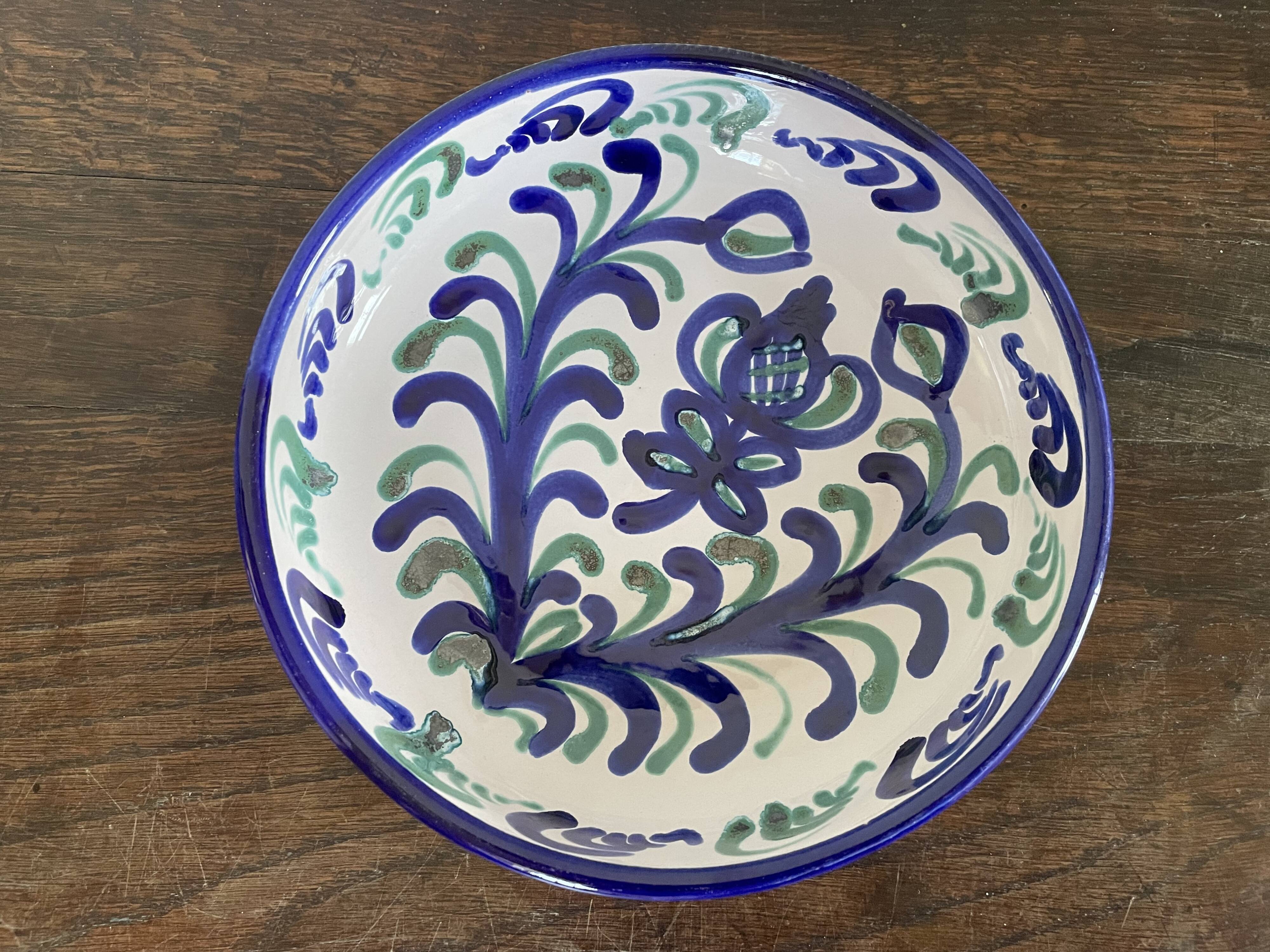 Hollow plate in ceramic from Granada.