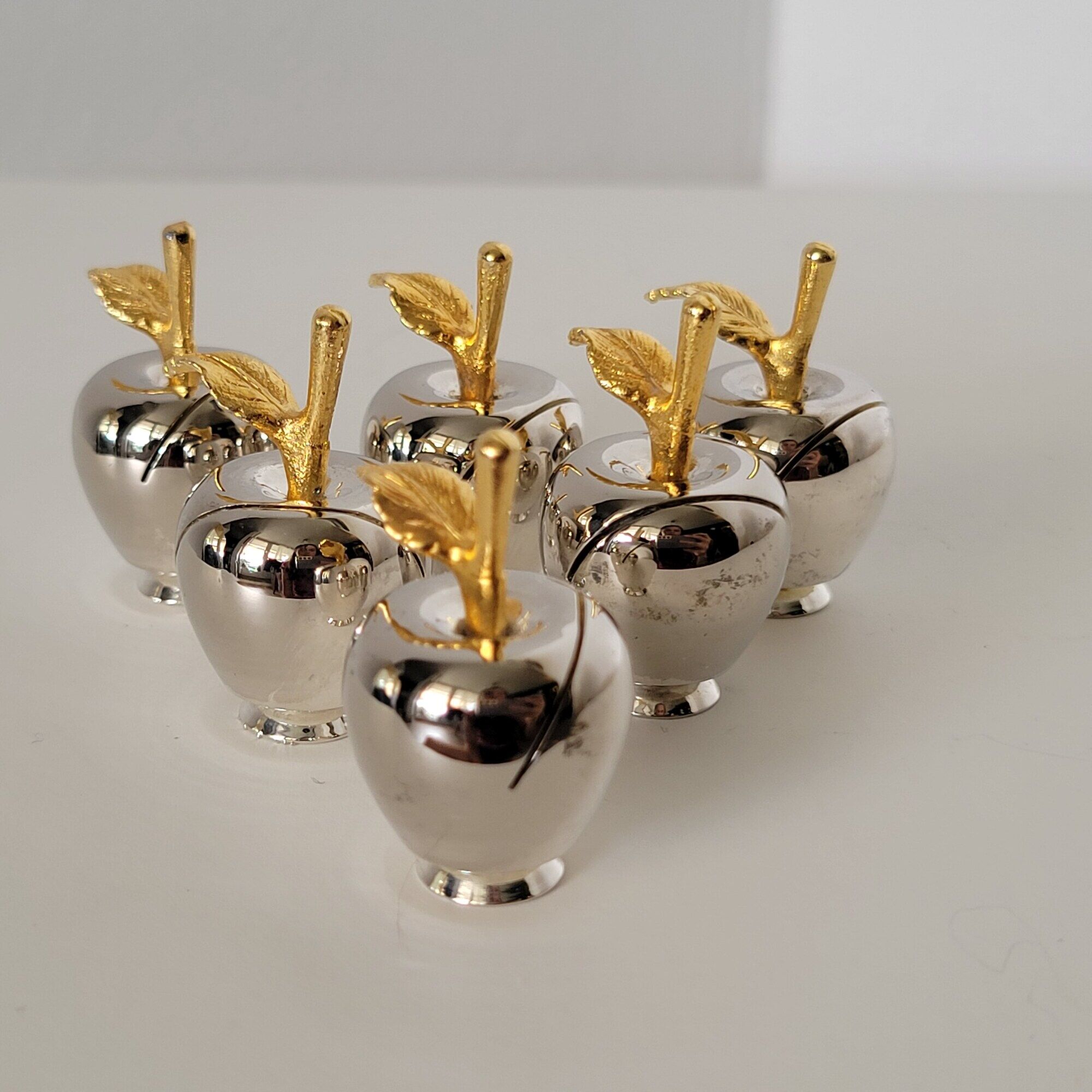 6 brand place label holder for the table in the shape of an apple in silver metal