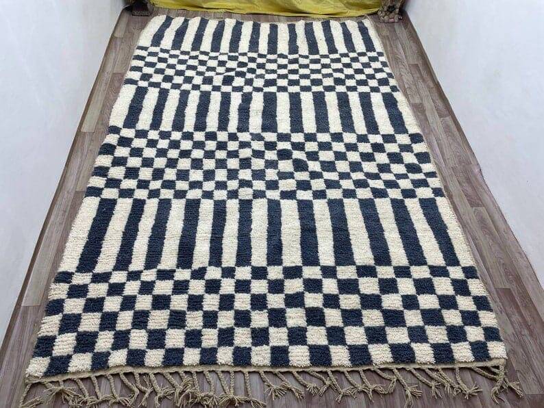 Handmade Moroccan Beni Ourain rug, size 140 x 260 cm.