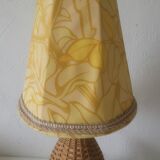 Lampe vintage en rotin abat jour jaune