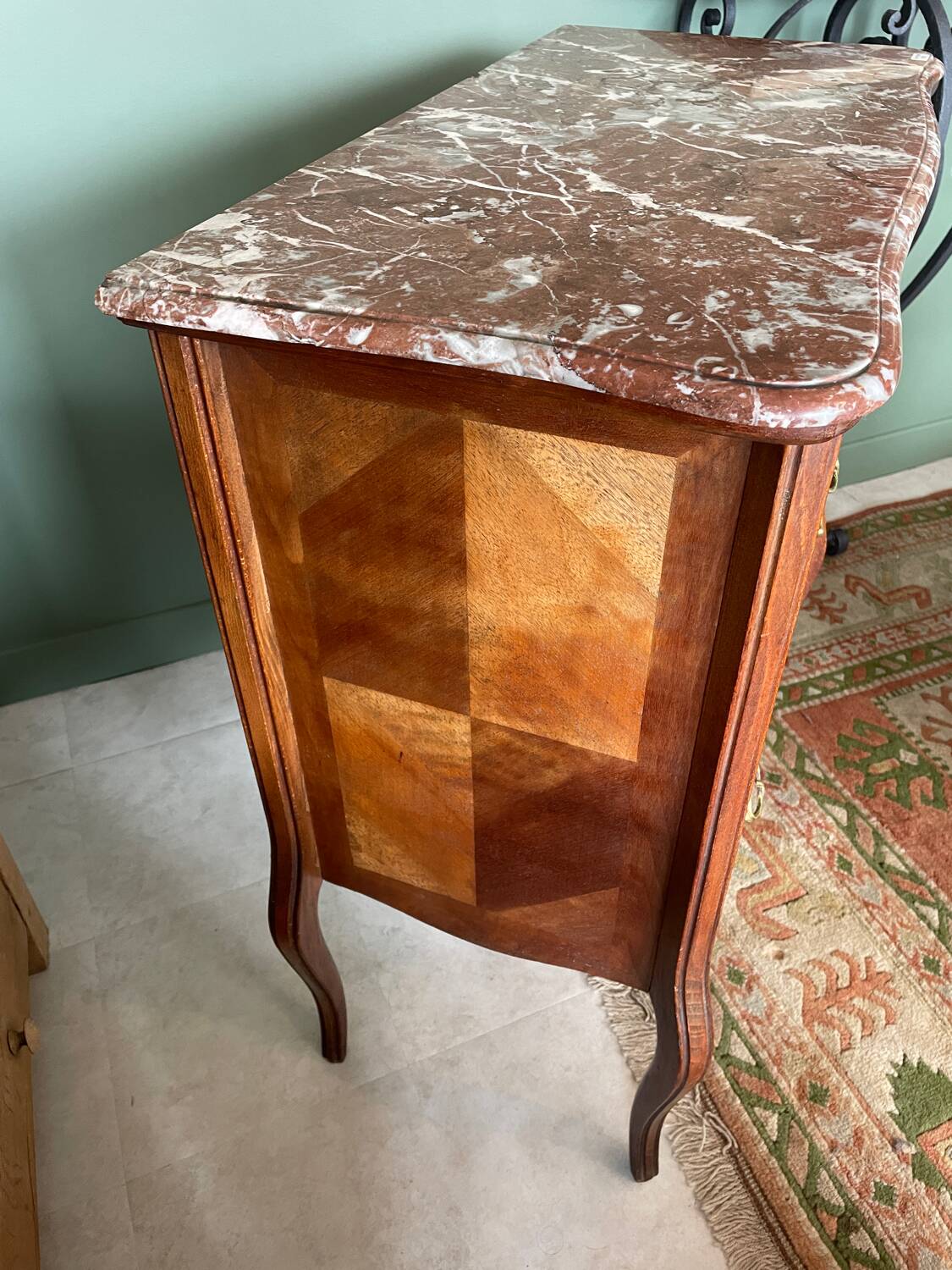 Small Louis XV chest of drawers – veined pink marble