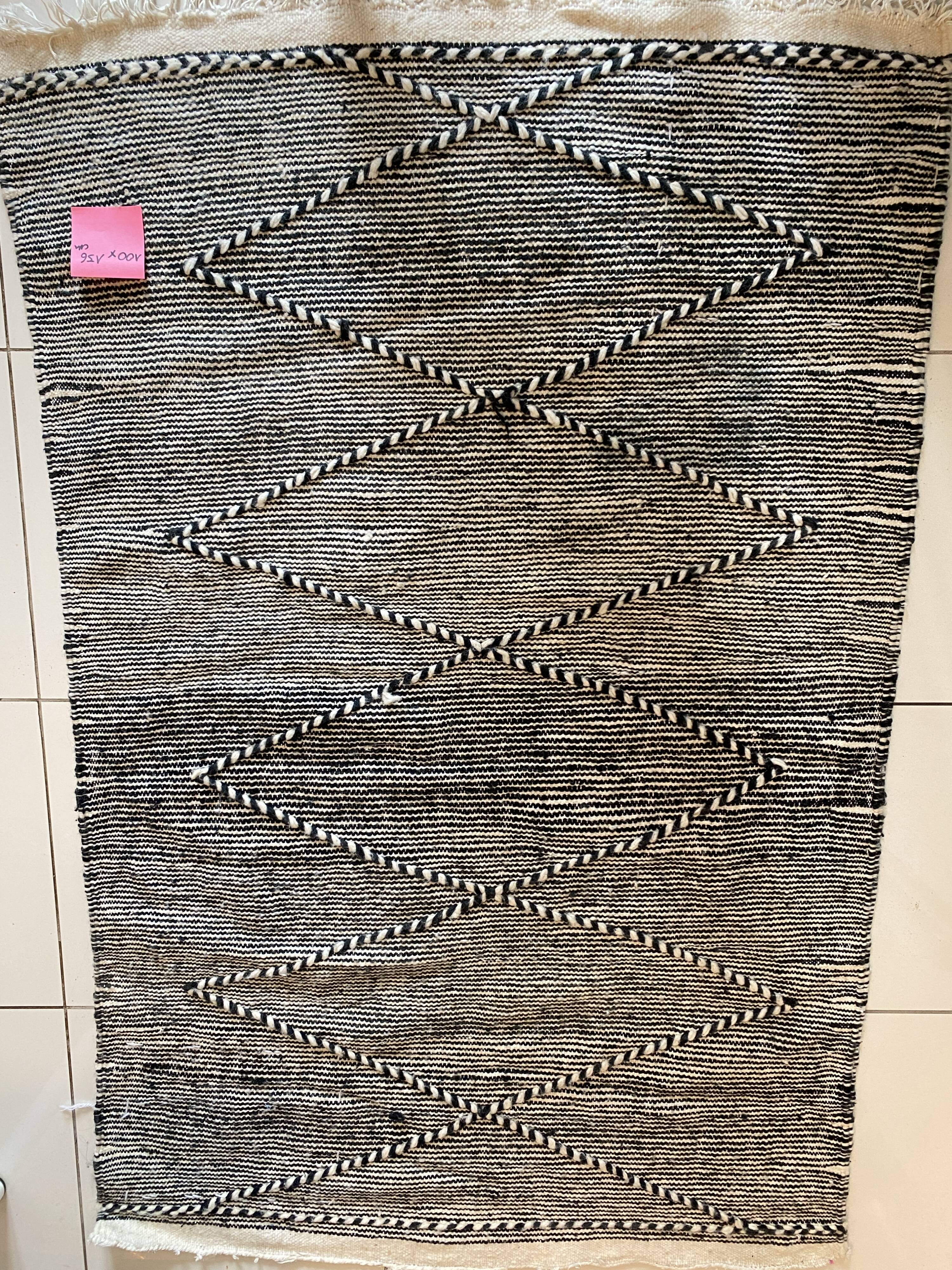 Tapis Kilim laine noir et blanc marocain