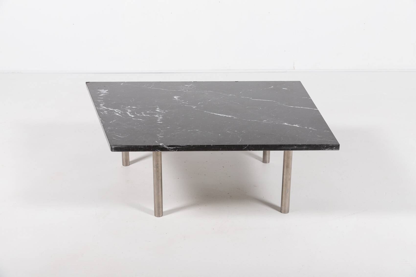 Table basse architecturale unique en marbre des années 1980, Italie