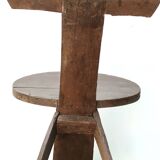 Chaise tripode régionaliste en bois