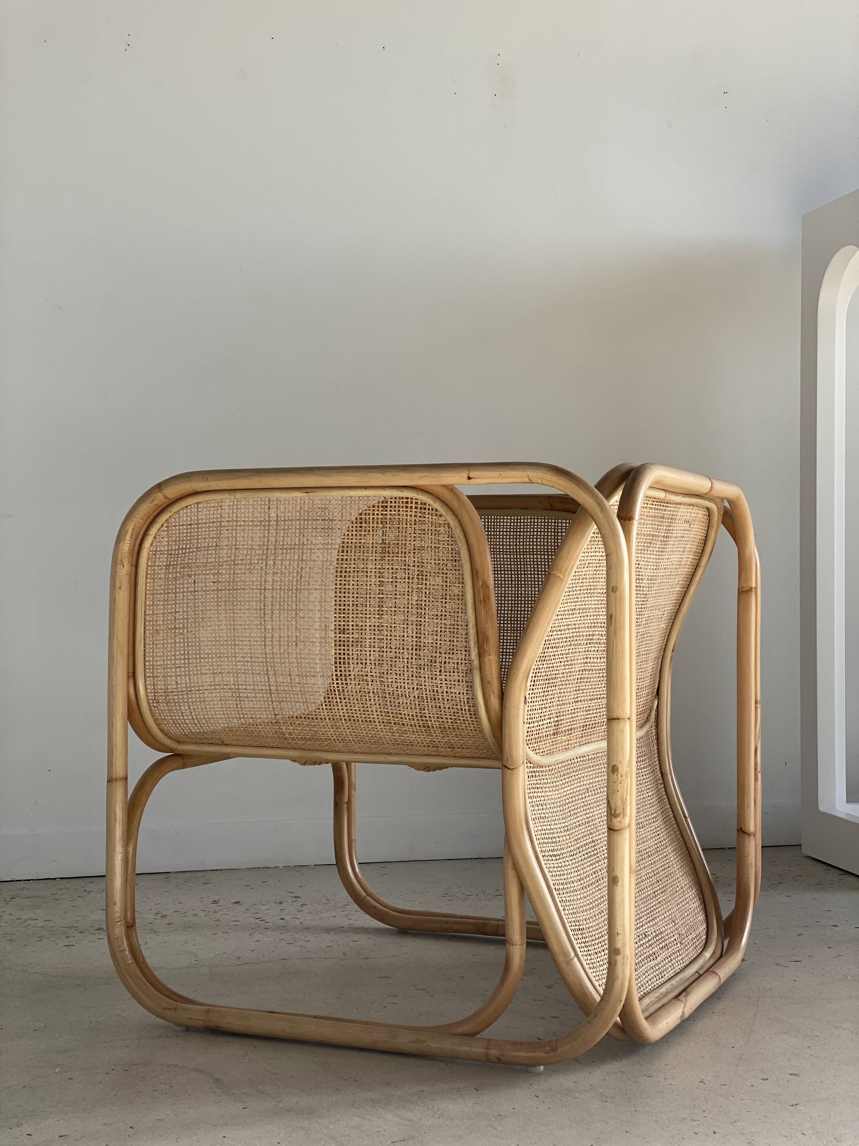 Amsterdam rattan armchair with U-shaped armrest, squared canework