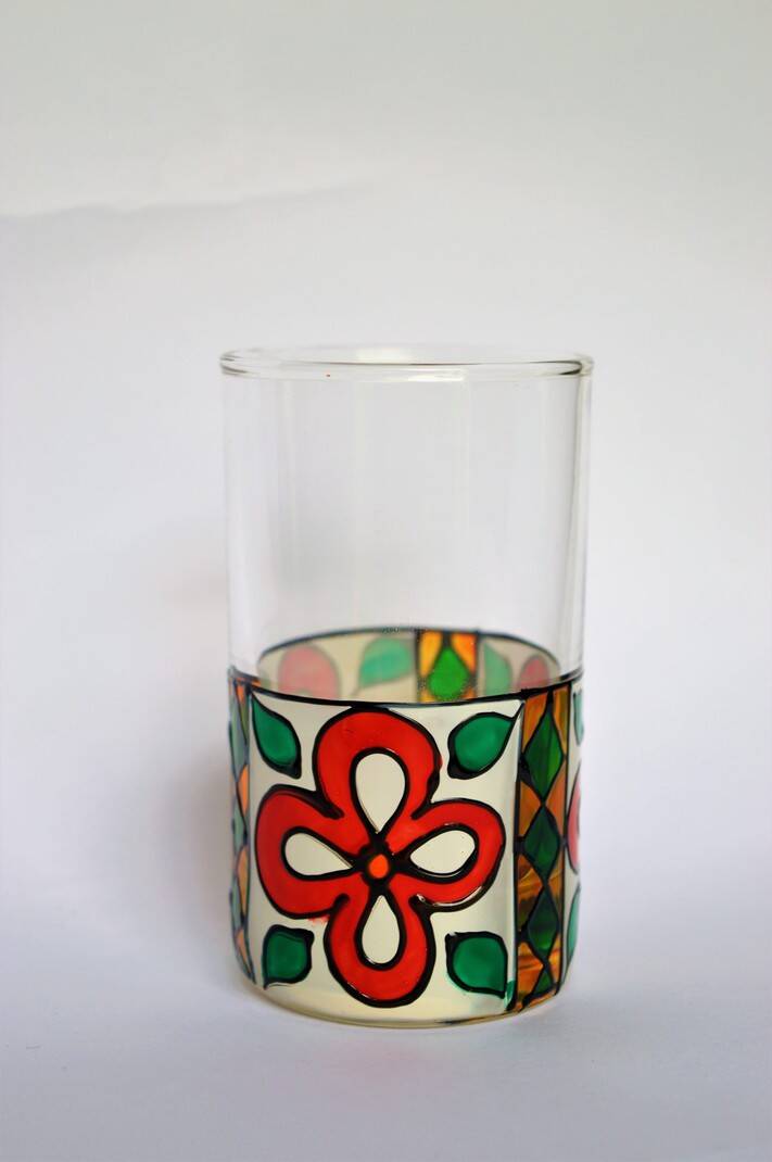 Set of 6 hand-painted tea glasses, floral pattern tea cup.
