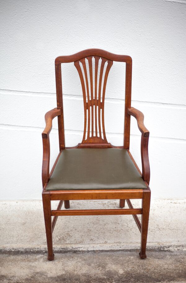 fauteuil Art nouveau fauteuil bois avec assise cuir vert, pieds guimard style, salon, bibliothèque