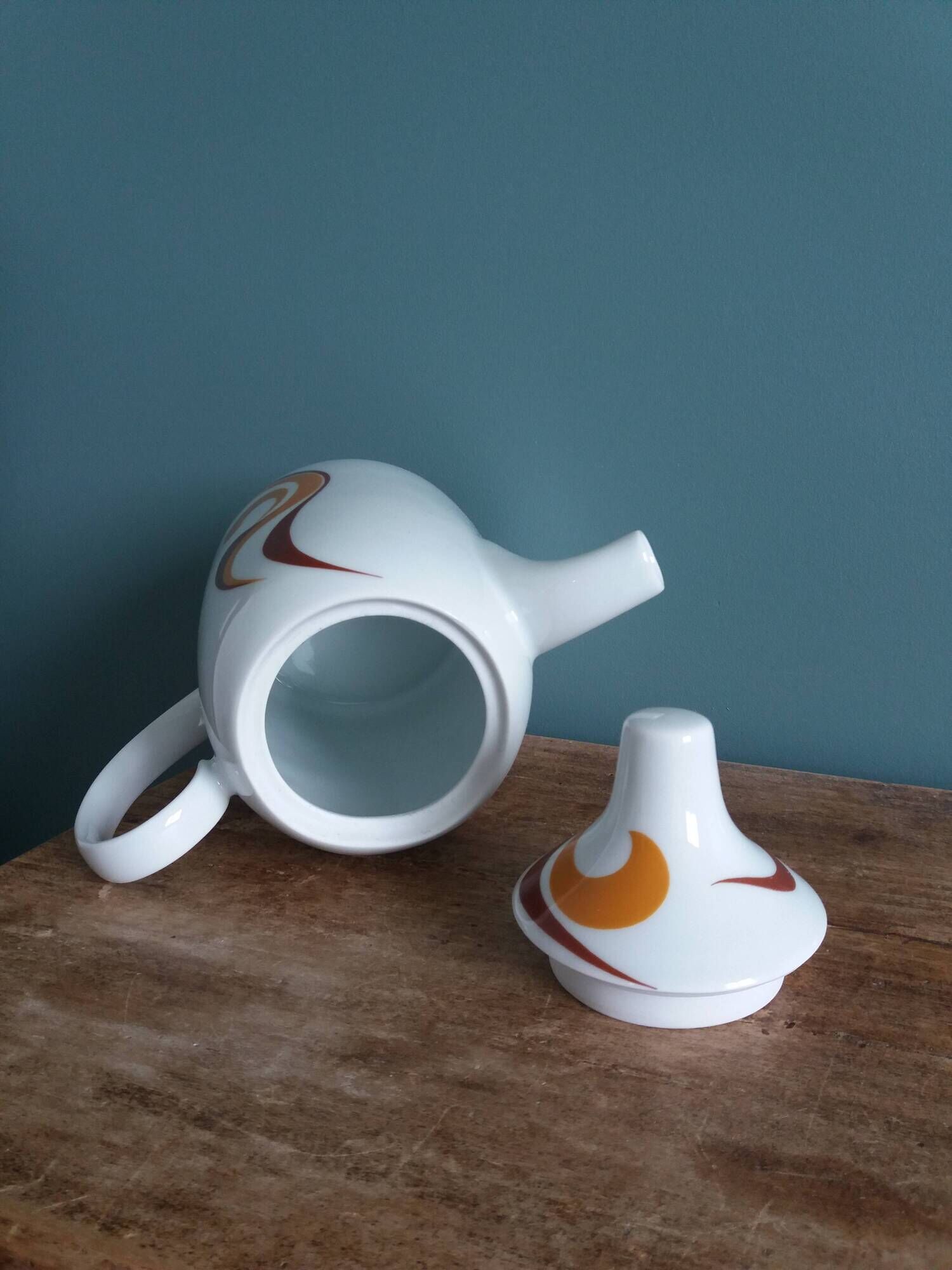 Coffee pot, teapot, porcelain, Italy, 70s, space age