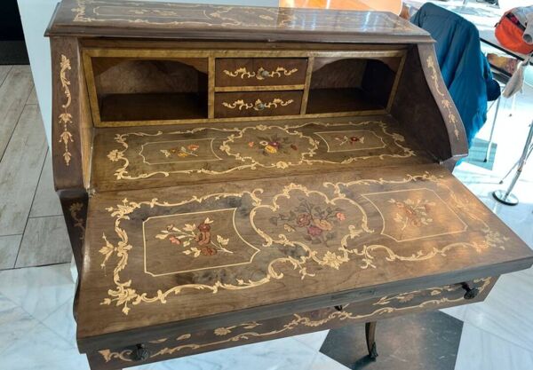 Bureau bonheur du jour