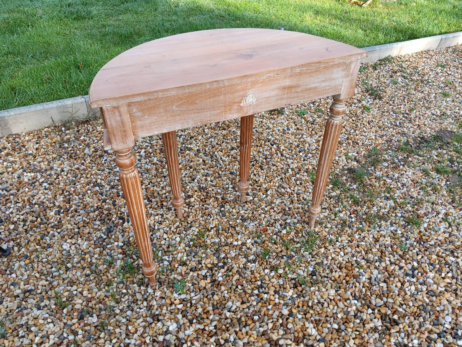 Half moon console