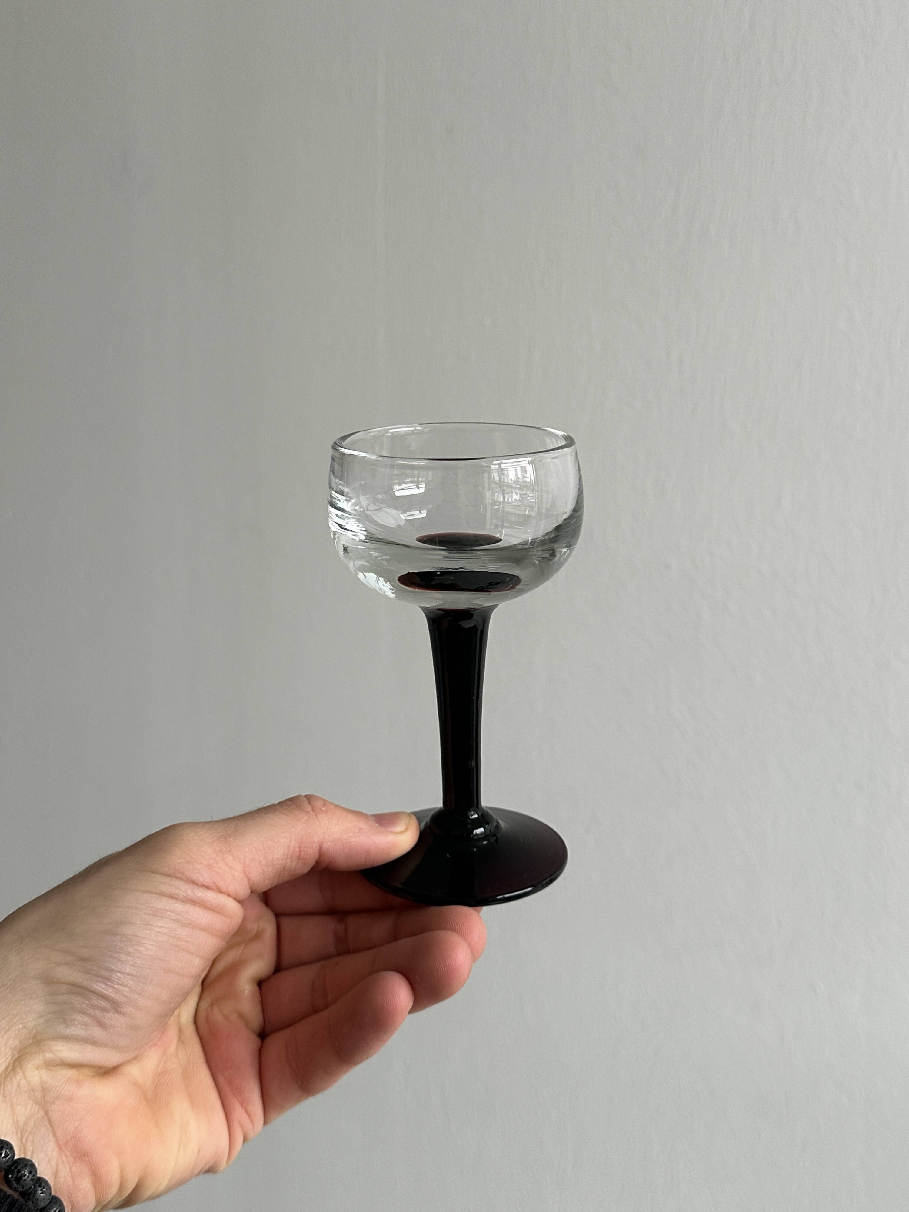 10 black stemmed liqueur glasses