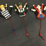 Articulated wooden pantins