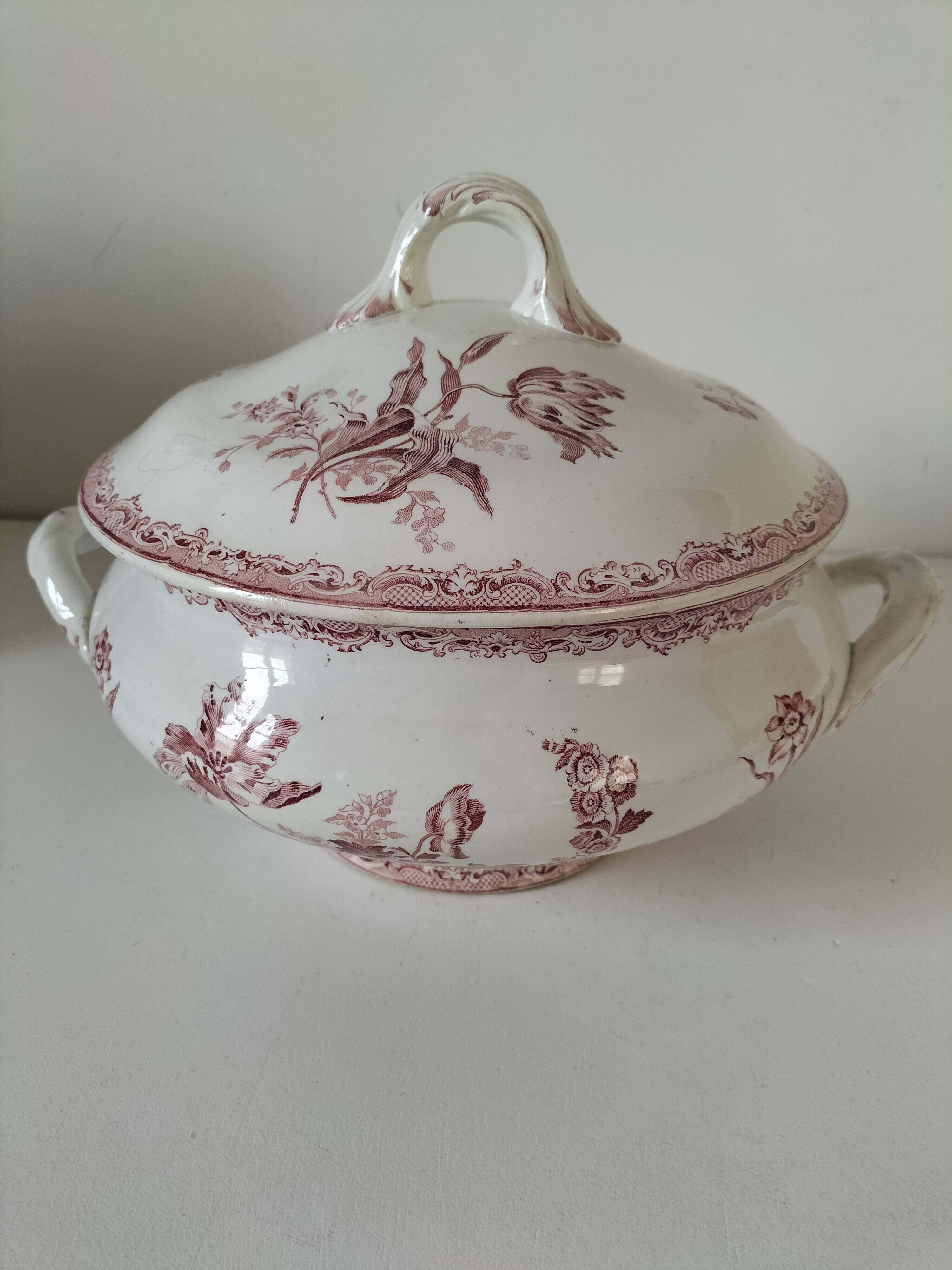 Ironstone soup tureen Sarreguemines Fontanges model (circa 1880–1900),