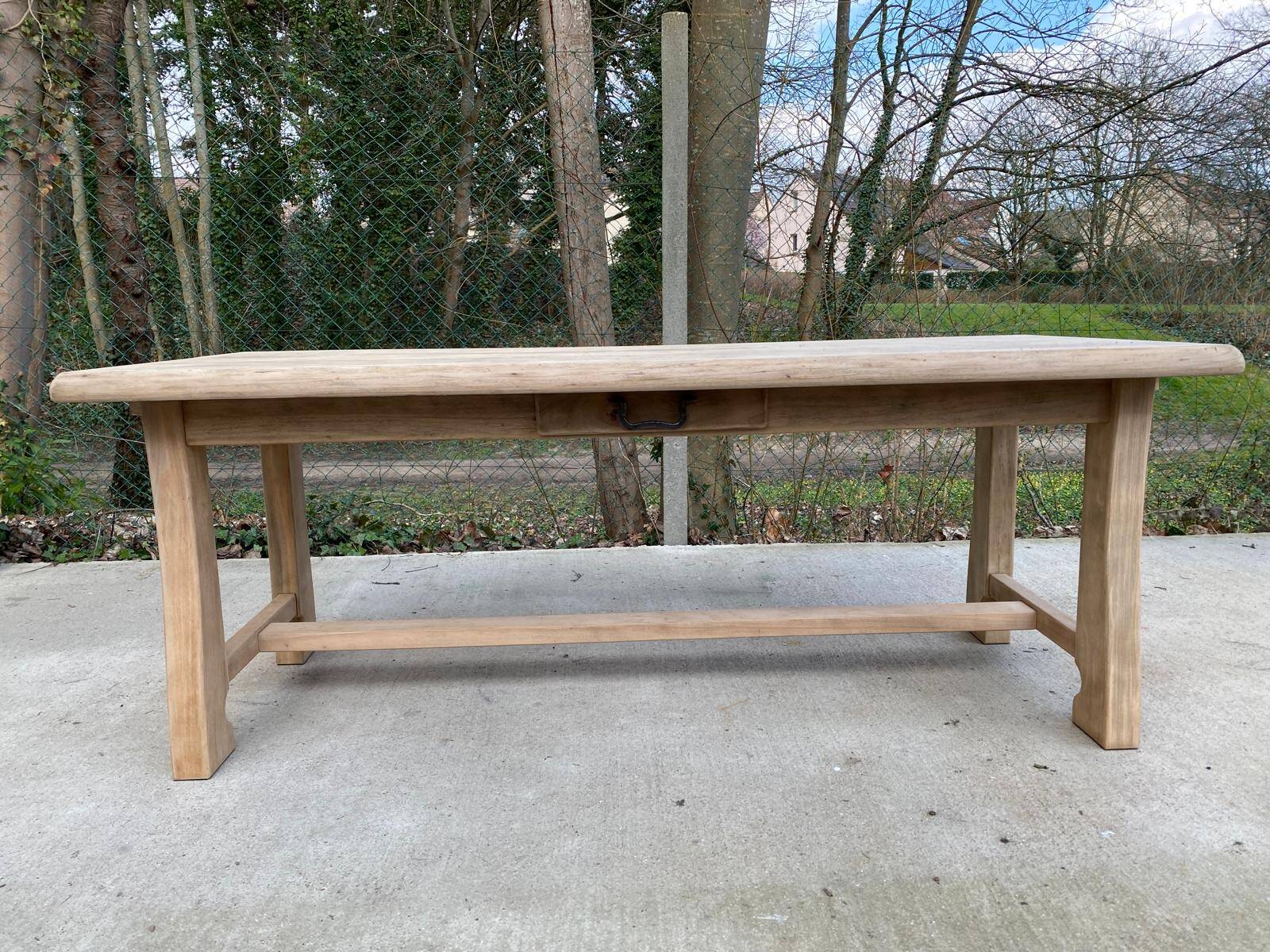 Table de ferme extensible rénovée en chêne brut 300cm pieds sculptés