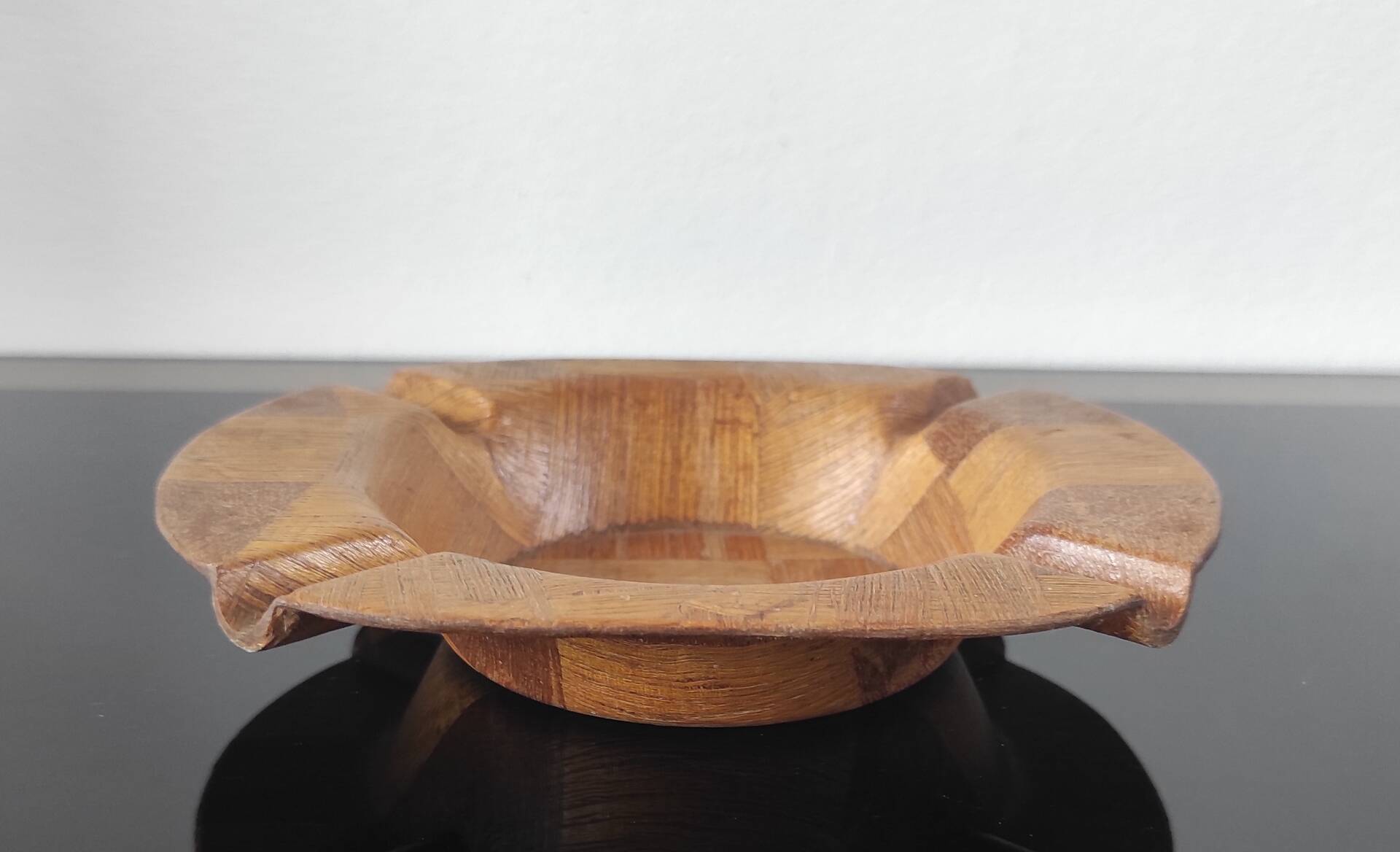 Vintage wooden inlaid ashtray or pocket tray – Design