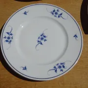 Fine Limoges porcelain dessert service: dish and 12 plates.