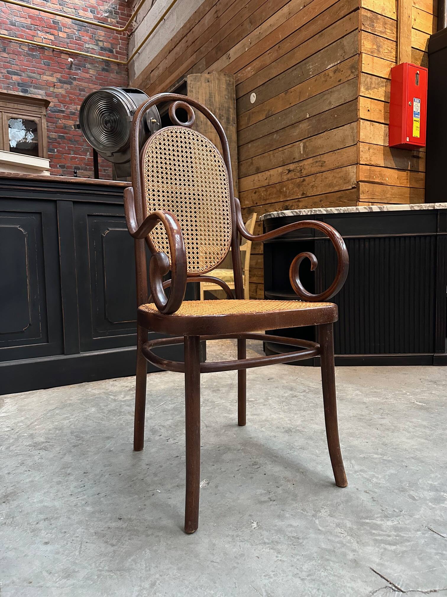 Thonet n°17 curved wooden armchair