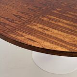 Round one and a half meter table with tulip base