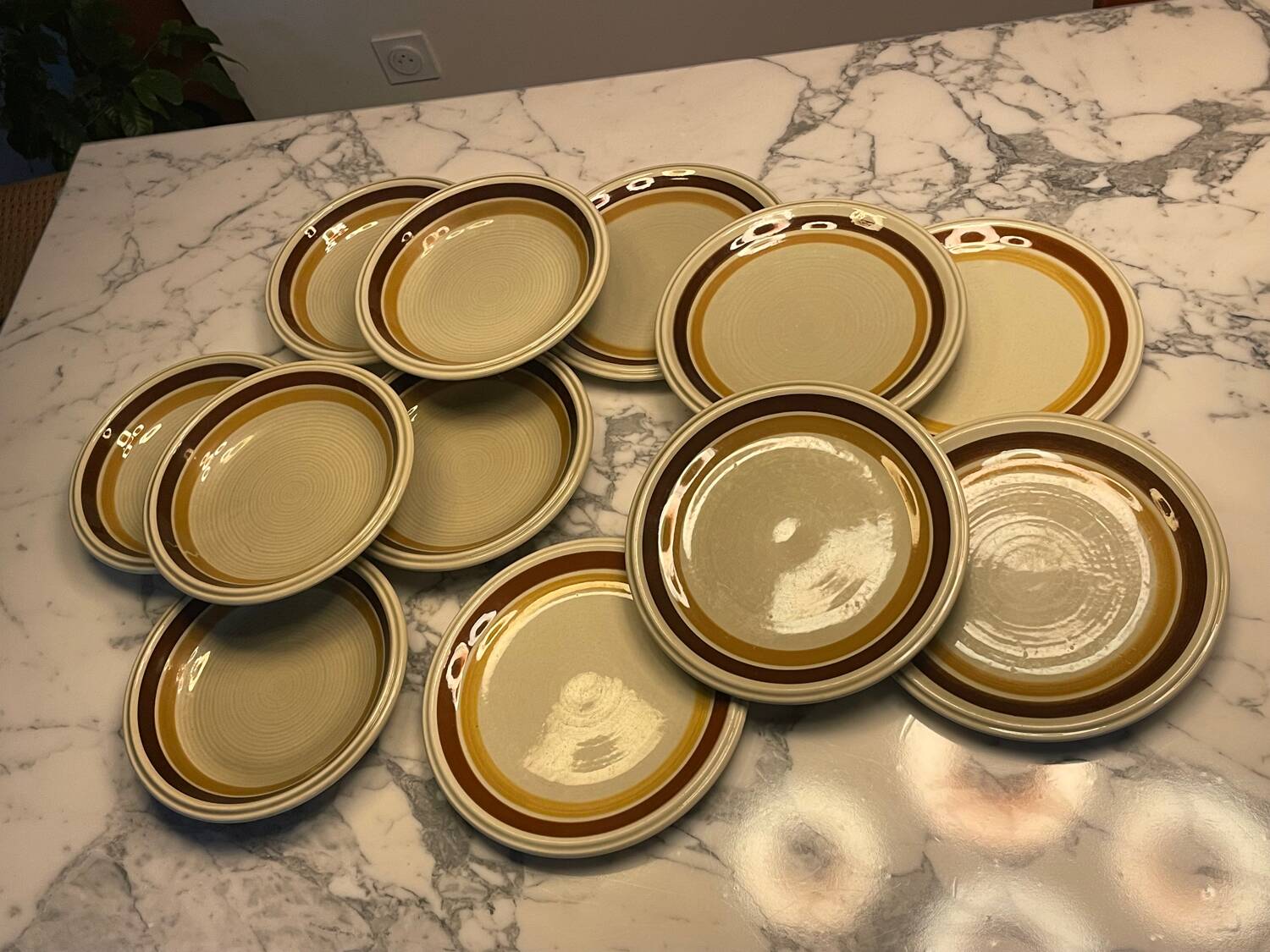 Lot of 12 Keramos plates 1970