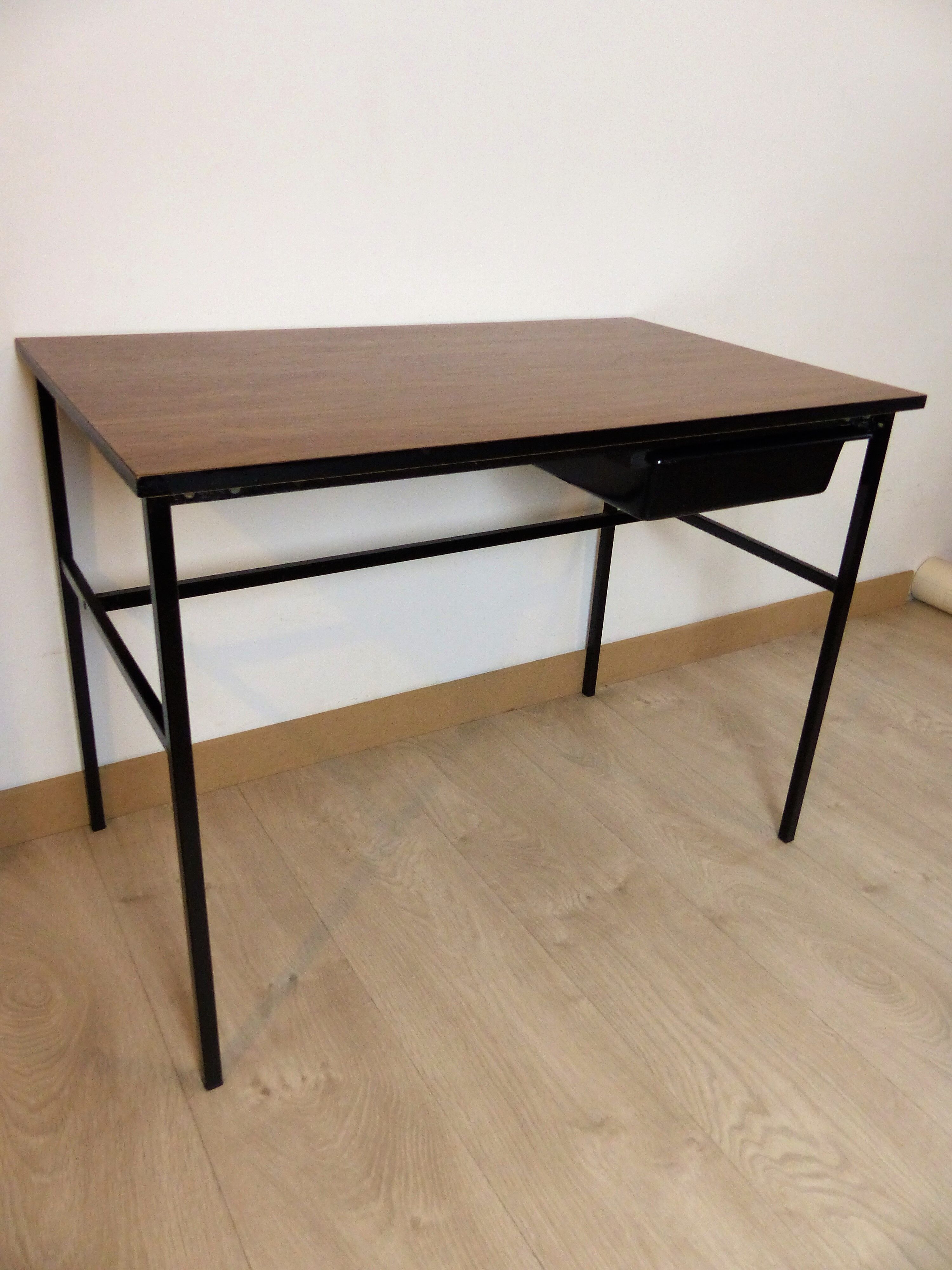 Pierre Guariche's "Junior" office for Meurop