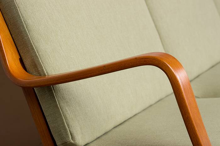 Danish 2-seater sofa in laminated beech and mahogany model AX by Peter Hvidt