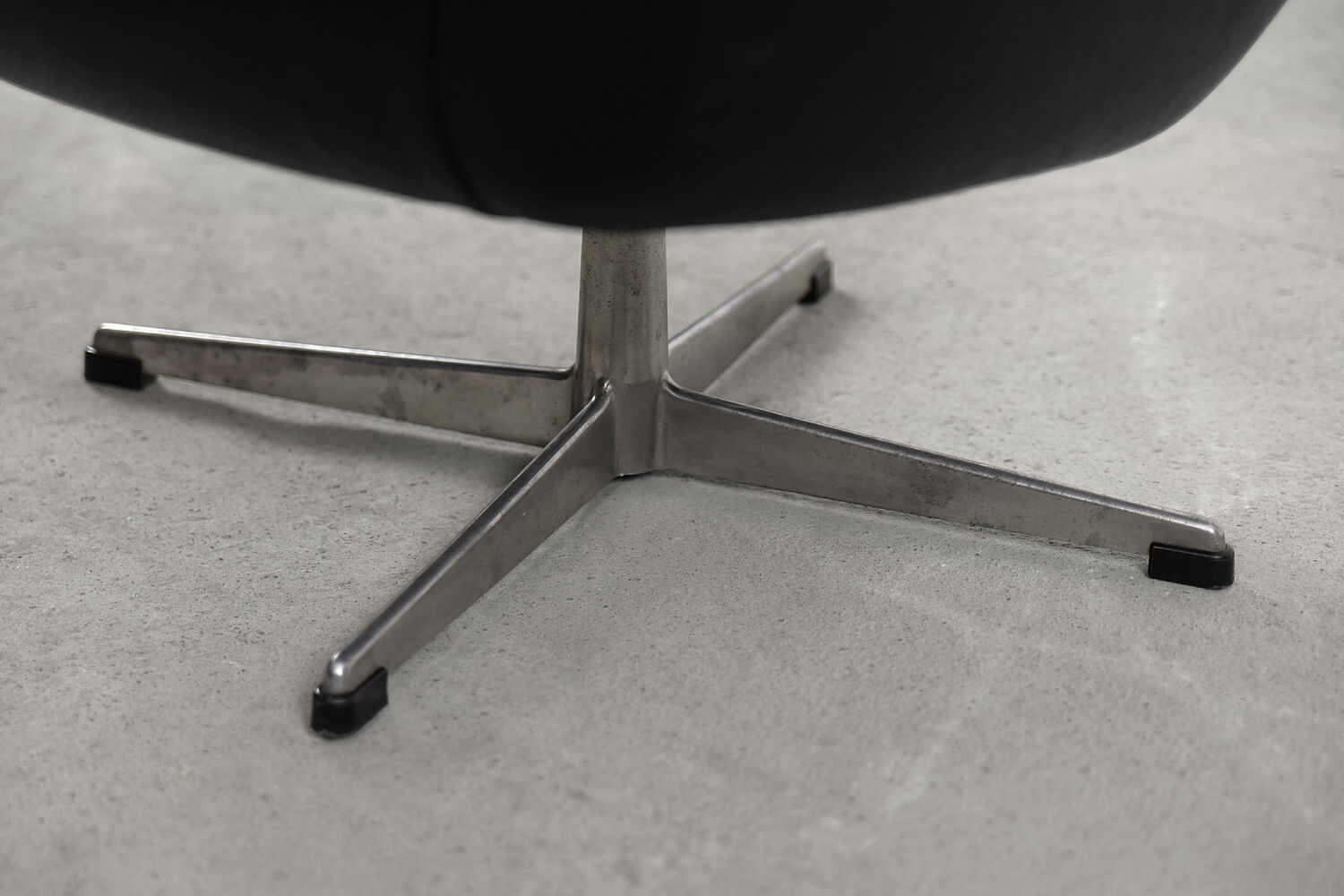 Fauteuils pivotants noirs, 1970