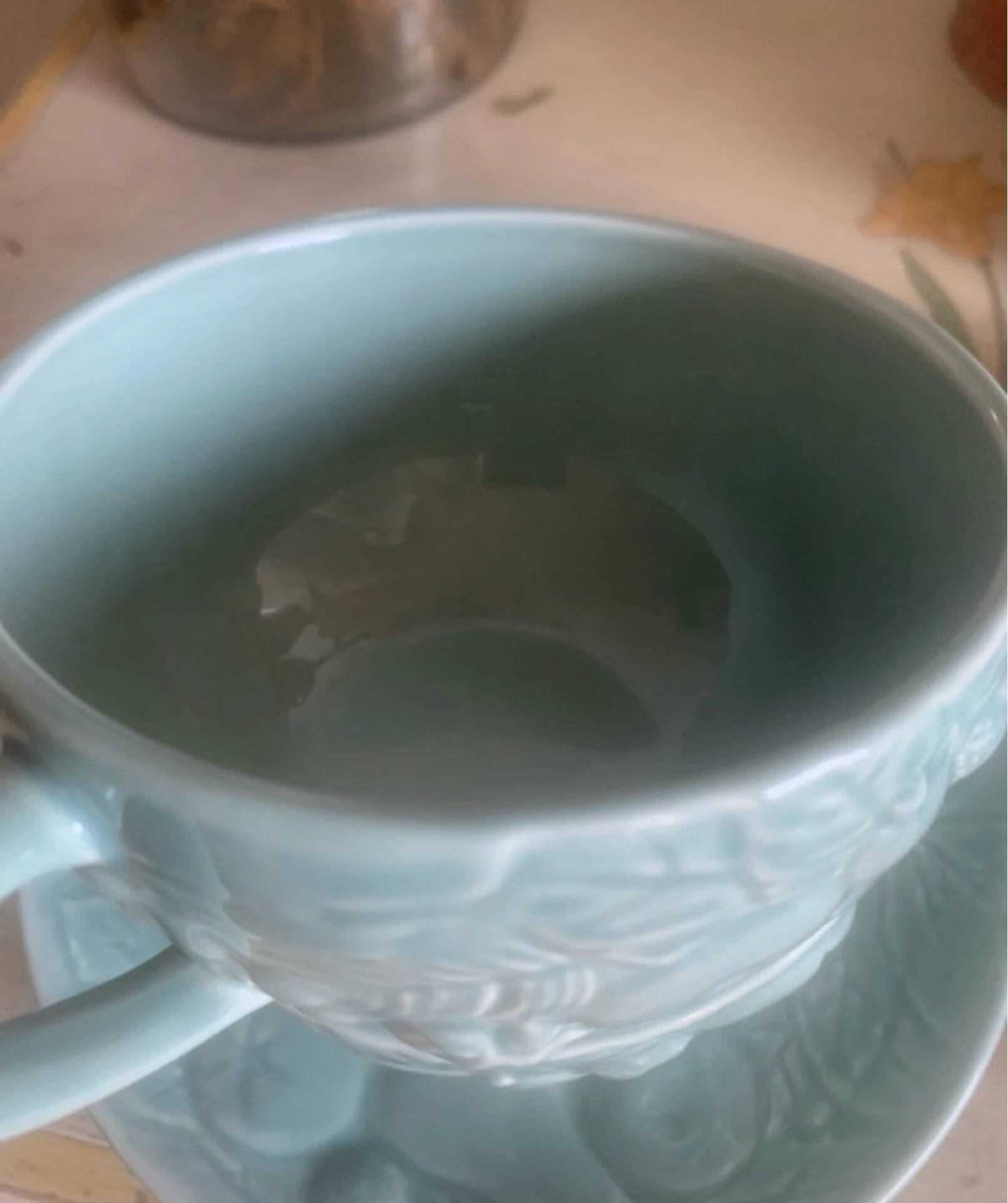 Set of 4 soup / consommé cups and saucers in ceramic.