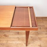 Scandinavian extendable table