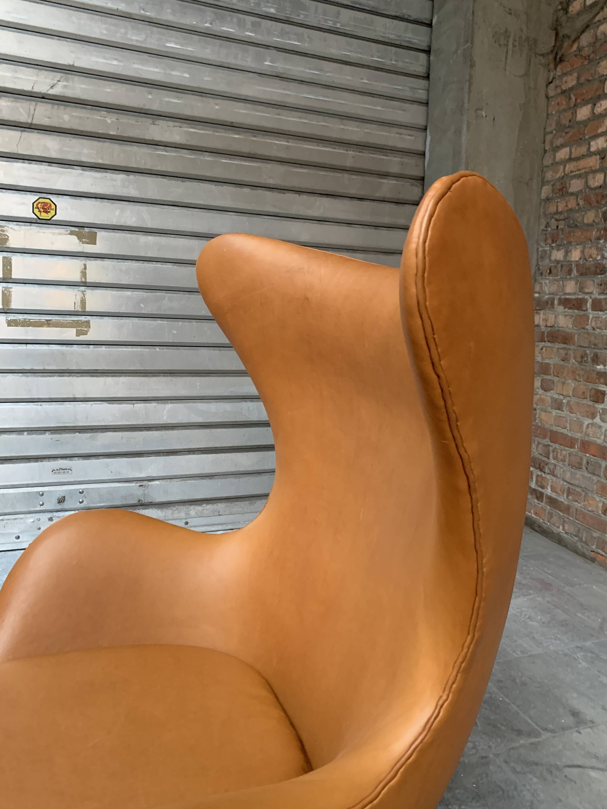 Restored Arne Jacobsen Egg armchair and ottoman for Fritz Hansen, 1960s