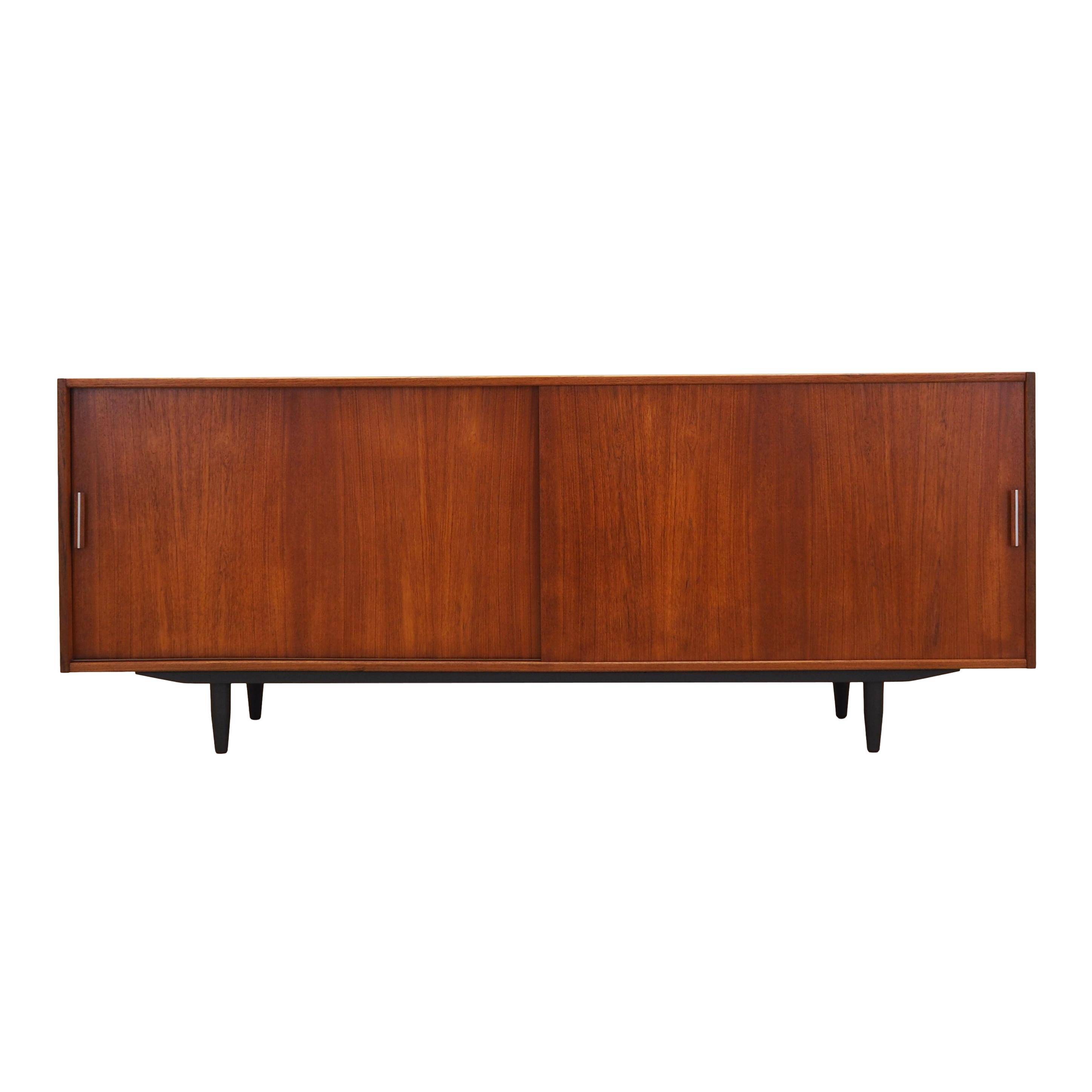 Buffet en teck, design danois, années 1970, production : Danemark