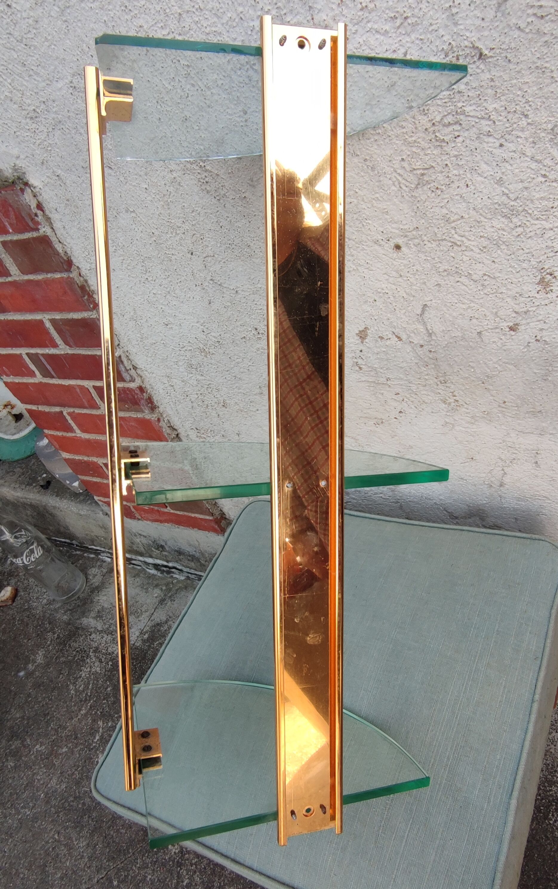 Wall shelf in gilded metal and glass/1980s