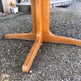 Baumann extendable round table