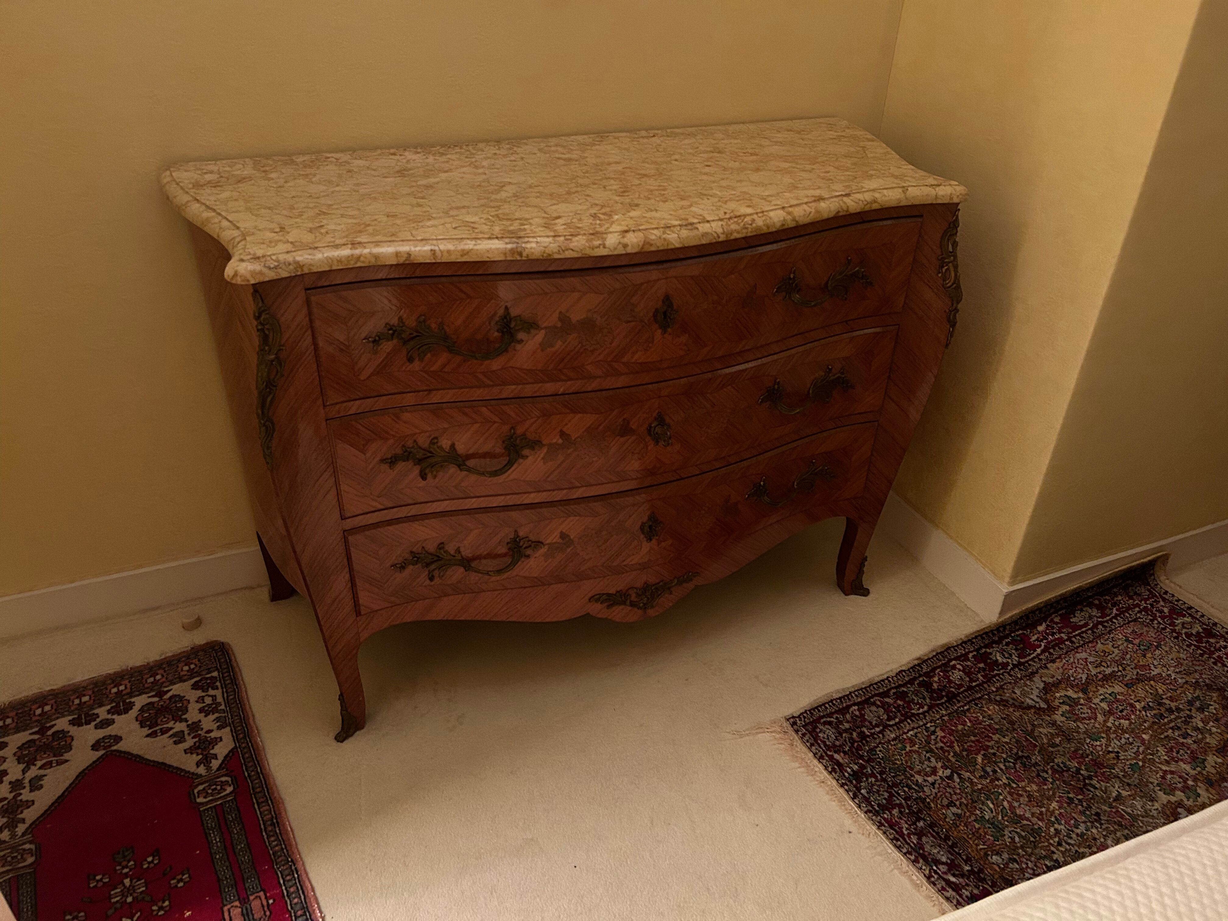Commode bois de rose style Louis XV