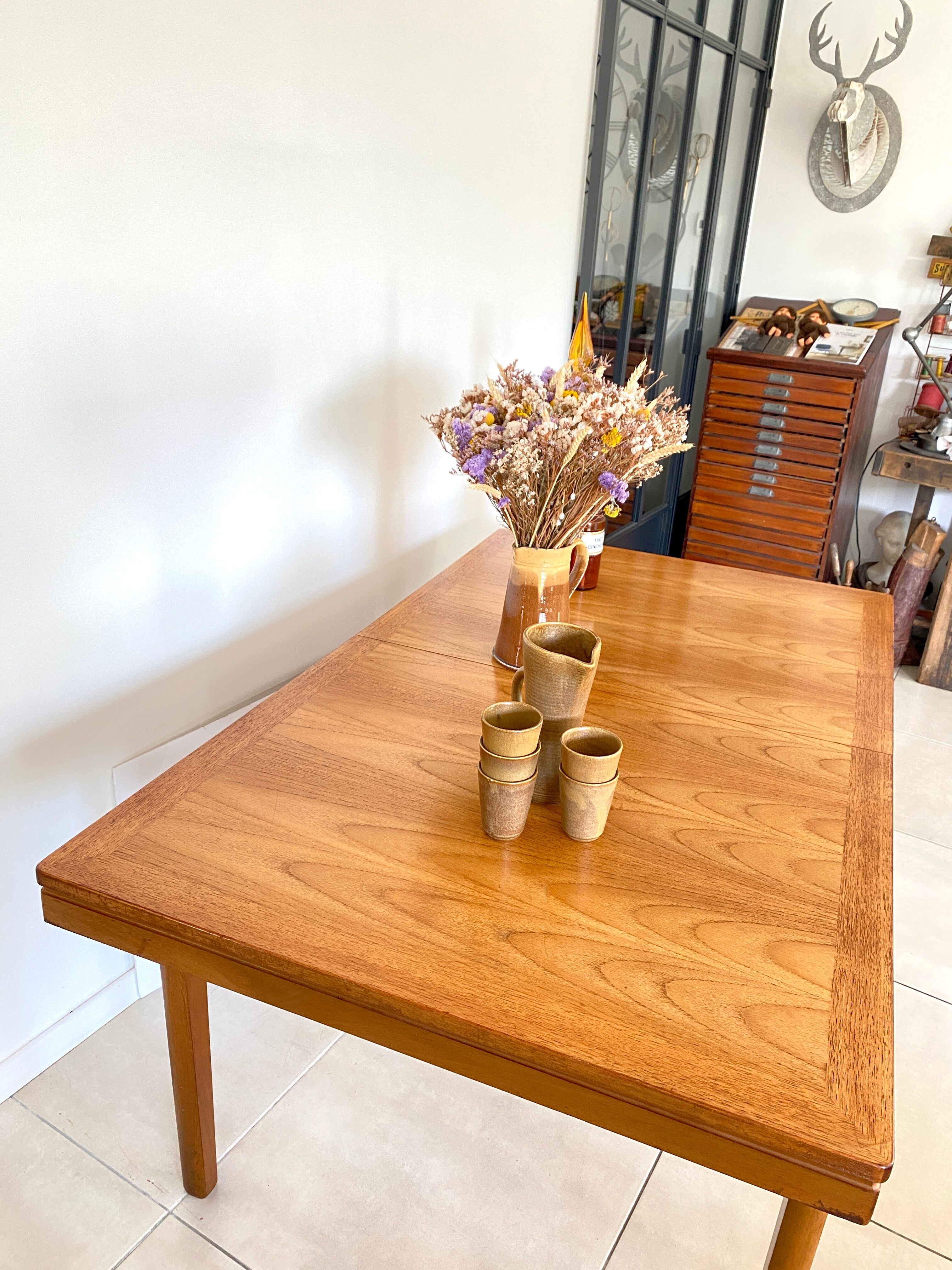 Extendable dining table in NATHAN teak