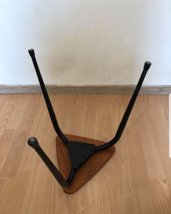 Tabouret tripode brutaliste
