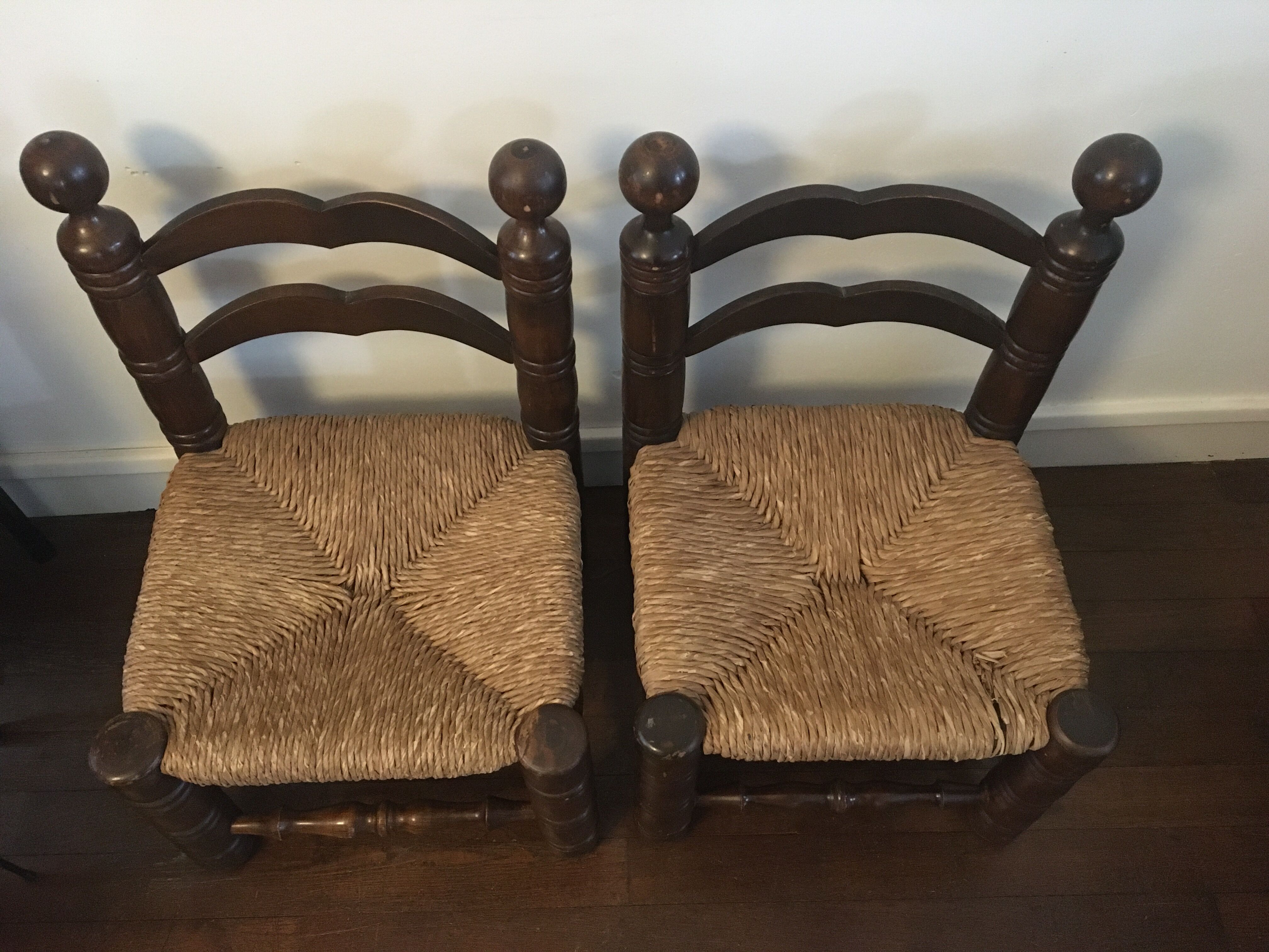 Pair of popular art bass chairs
