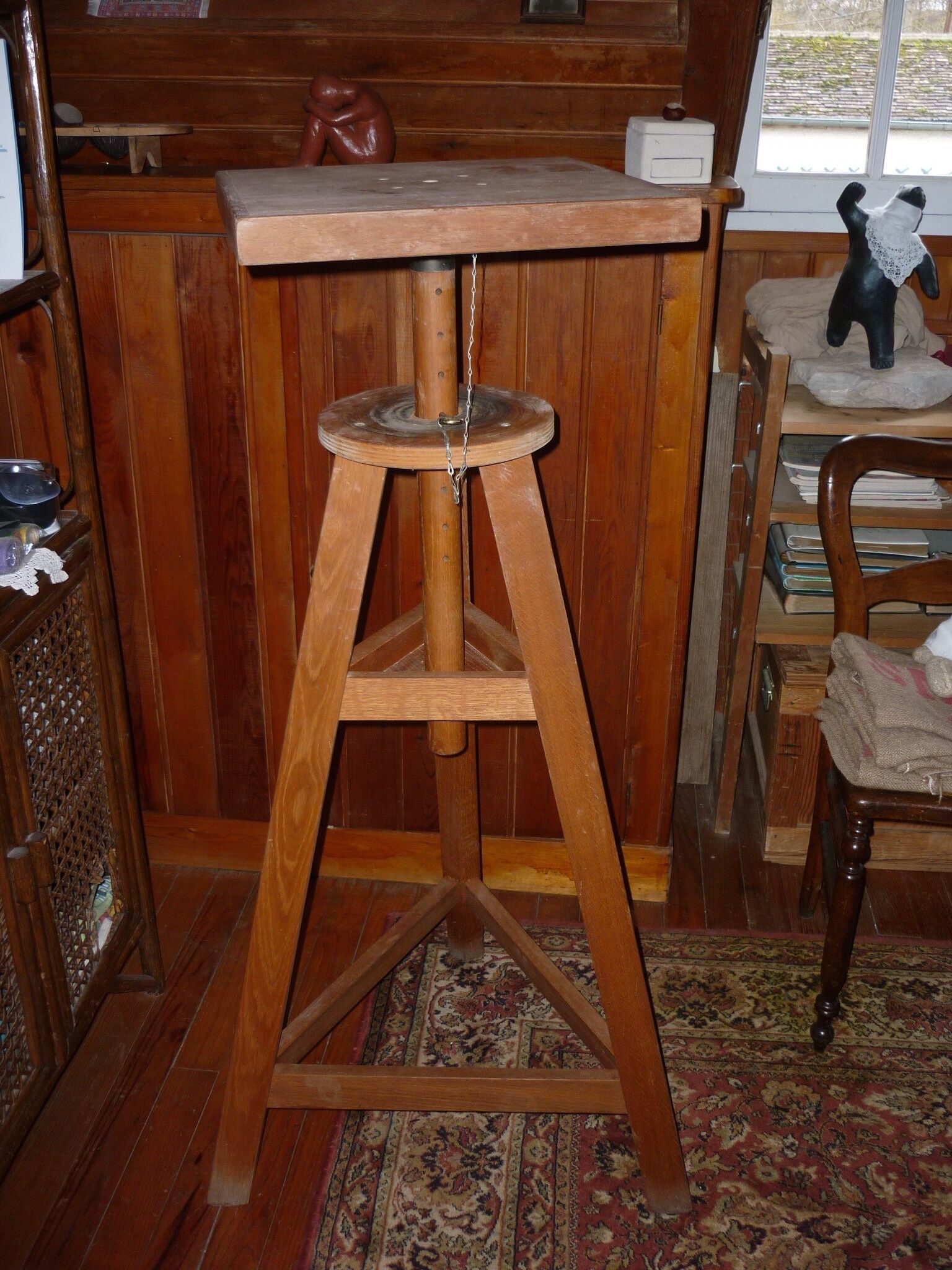 Saddle for sculpture and modeling