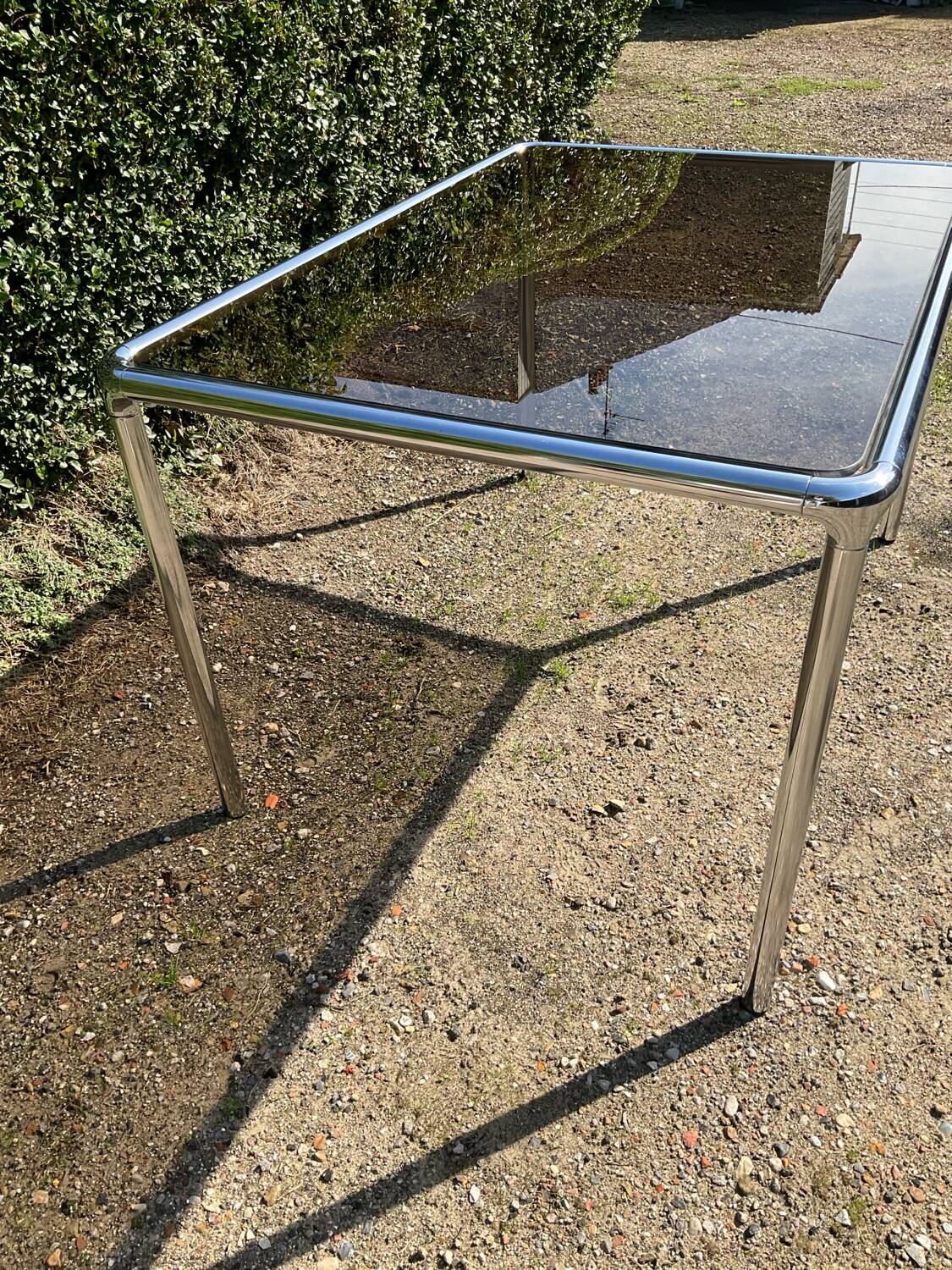 70s dining table in tubular chrome metal and smoked glass