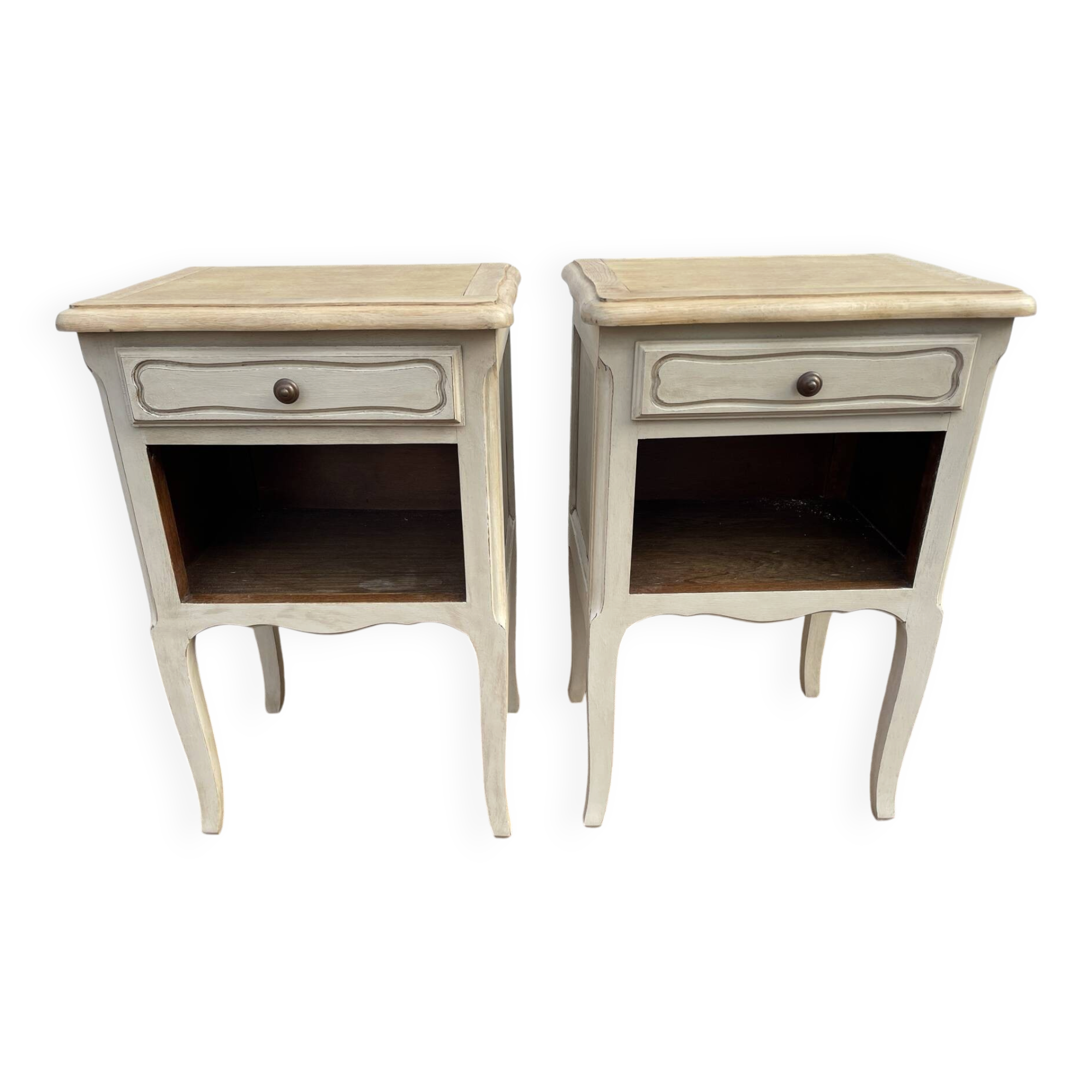 Paire chevets style Louis XV blanc bois brut