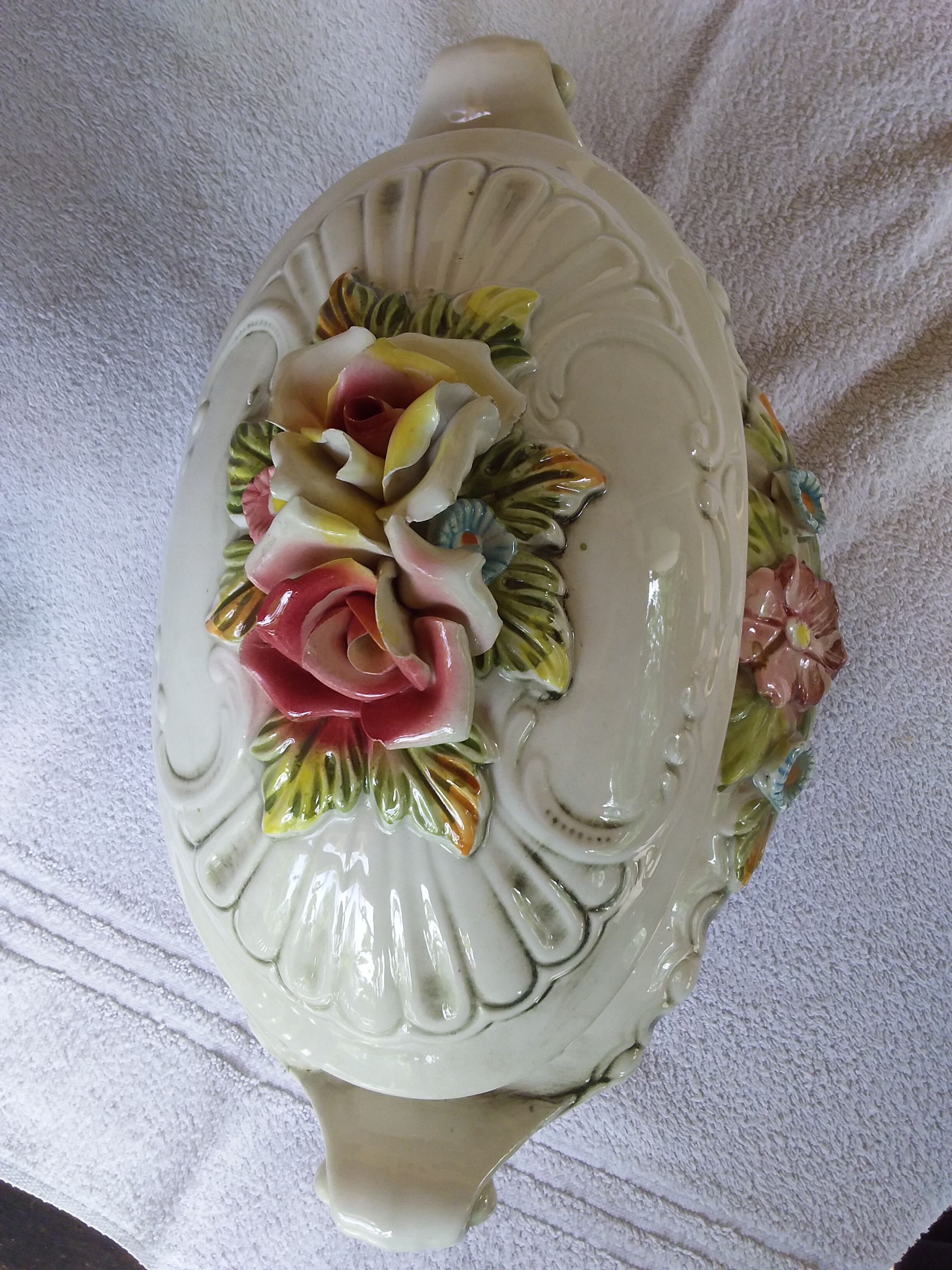 Table soup tureen