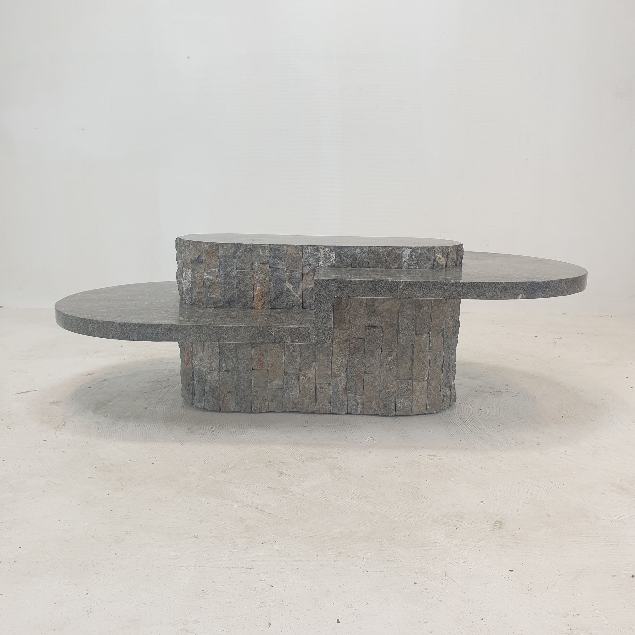 Table basse en pierre fossile, Magnussen Ponte, années 1980