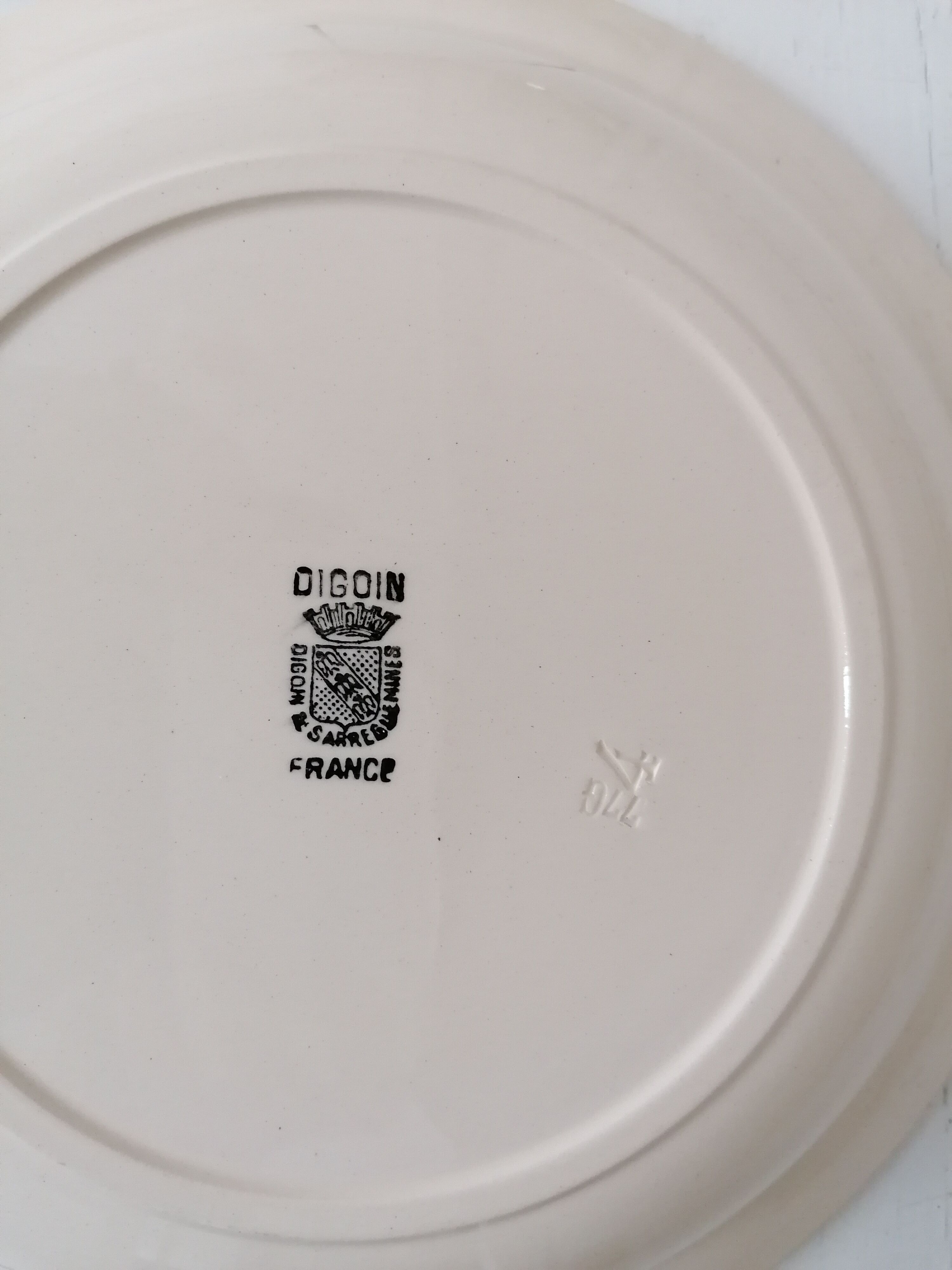 Digoin Sarreguemines hollow earthenware dish