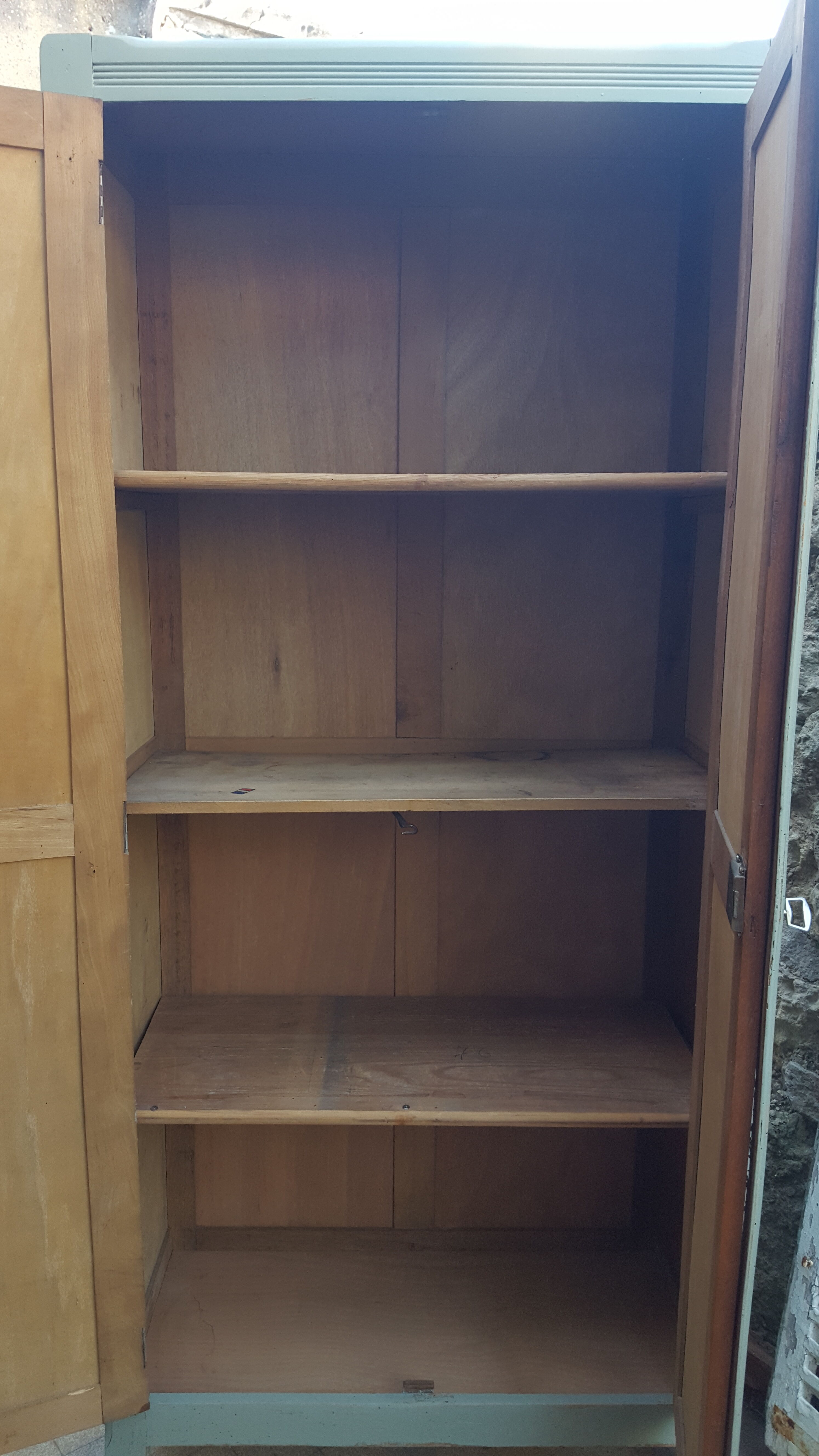 Paris wardrobe patina green guarigue