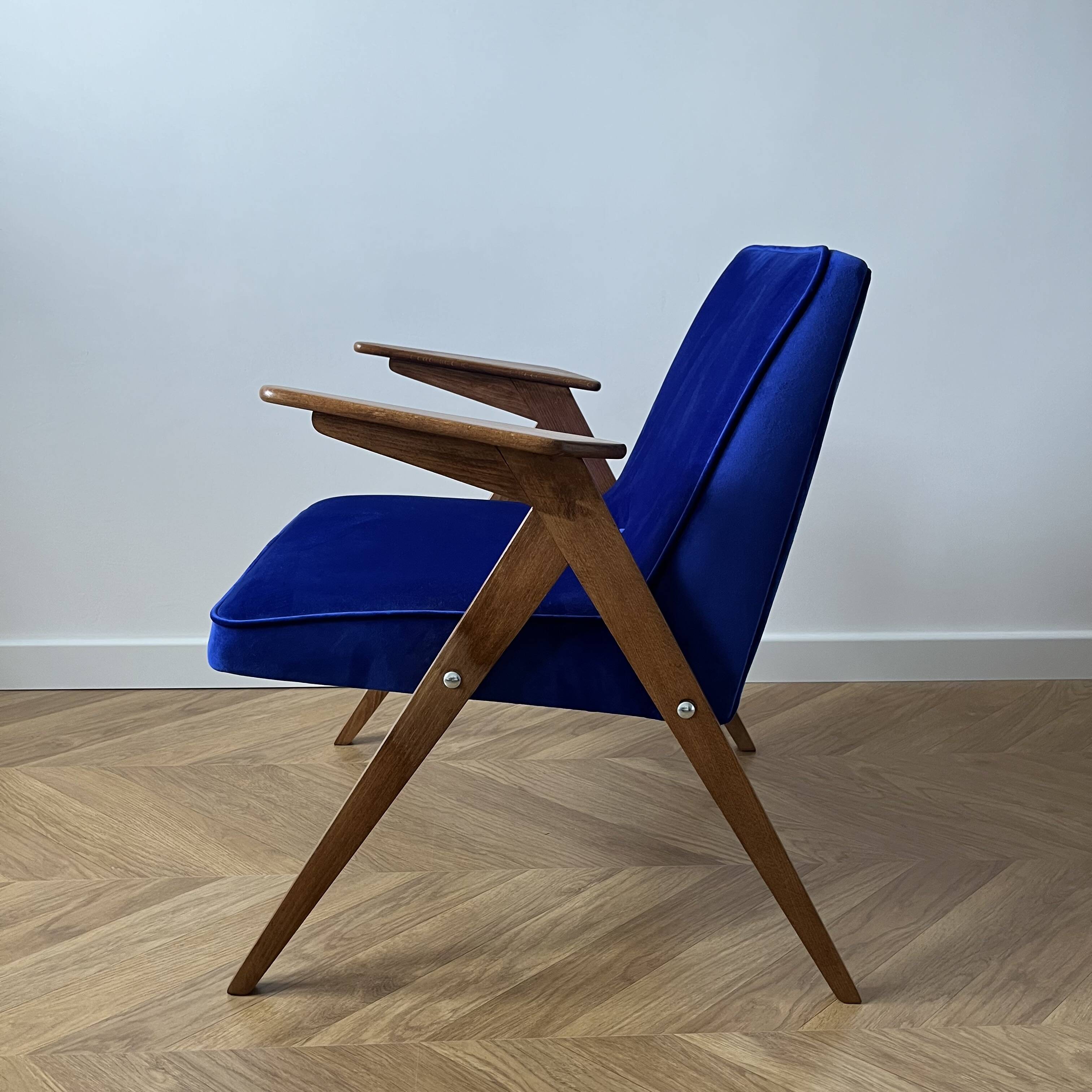 Fauteuil en velours bleu de style mid-century modern restauré, chaise longue vintage