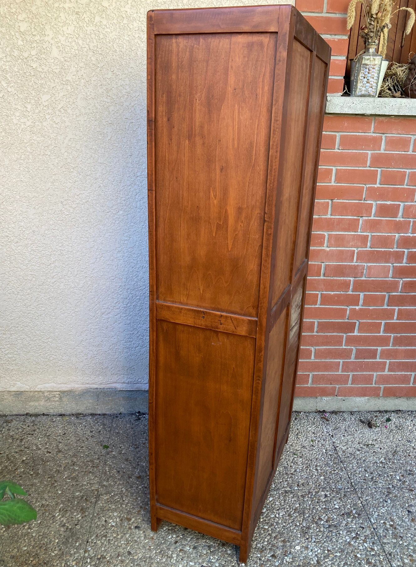 Old Parisian bonnetière