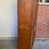 Old Parisian bonnetière